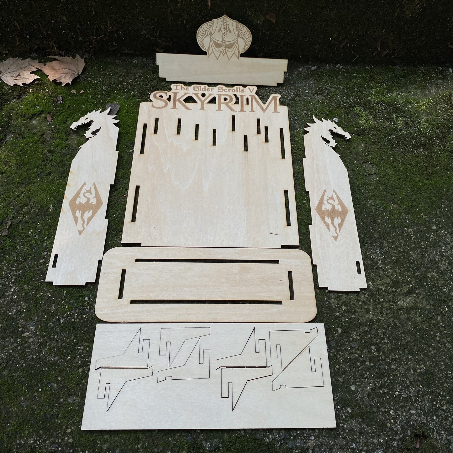 Skyrim Daedric Weapons 4 In 1 Pack With Wooden Stand