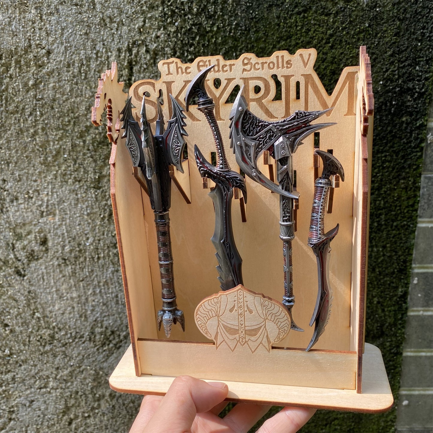 Skyrim Daedric Weapons 4 In 1 Pack With Wooden Stand