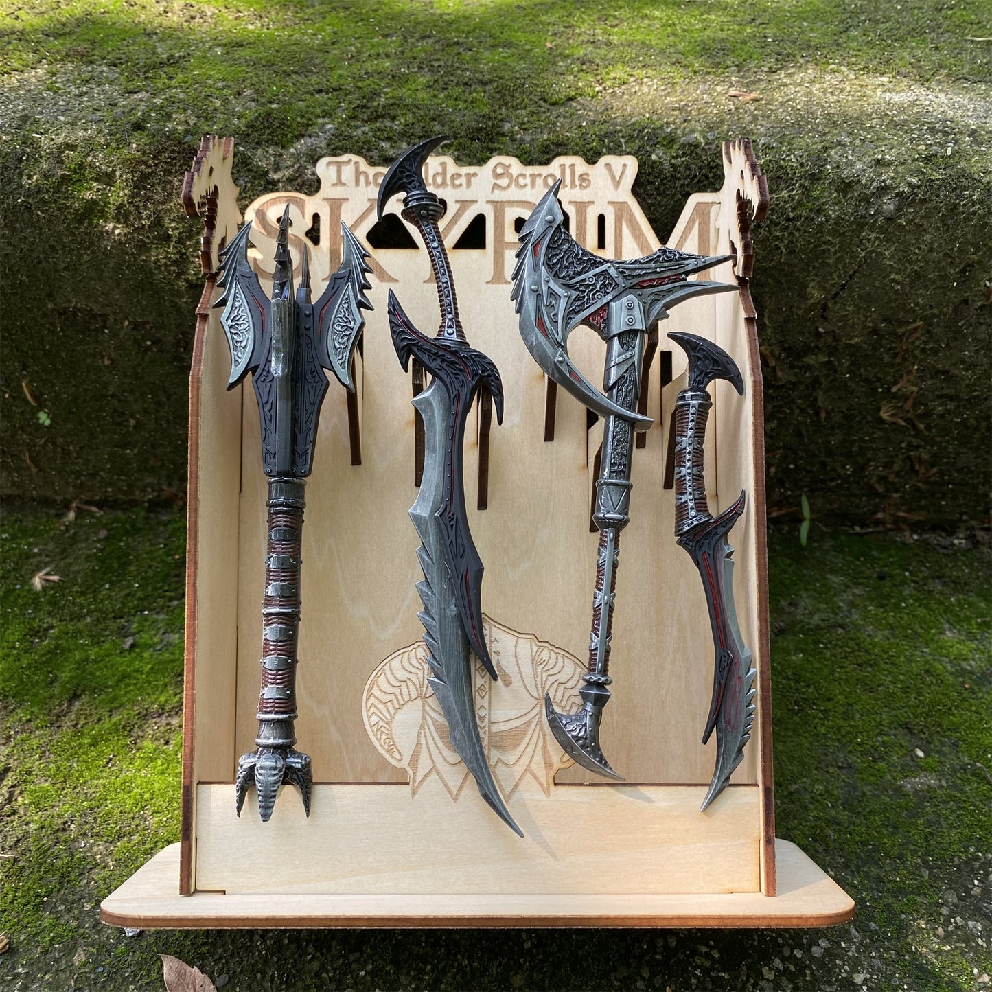 Skyrim Daedric Weapons 4 In 1 Pack With Wooden Stand