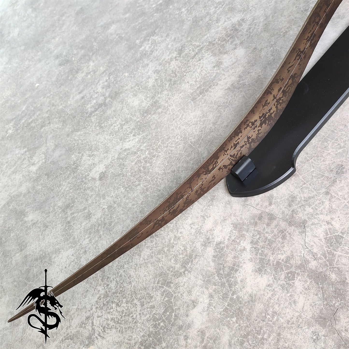 Steel Bloodhound's Fang Curved Greatsword Life-size Prop