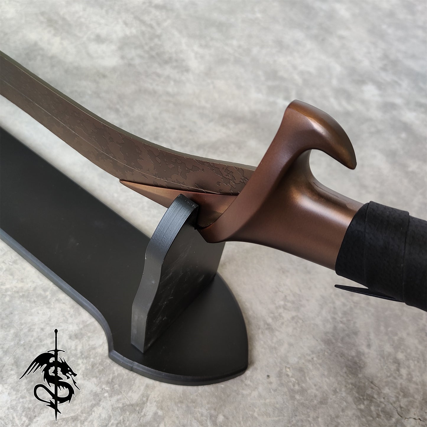 Steel Bloodhound's Fang Curved Greatsword Life-size Prop