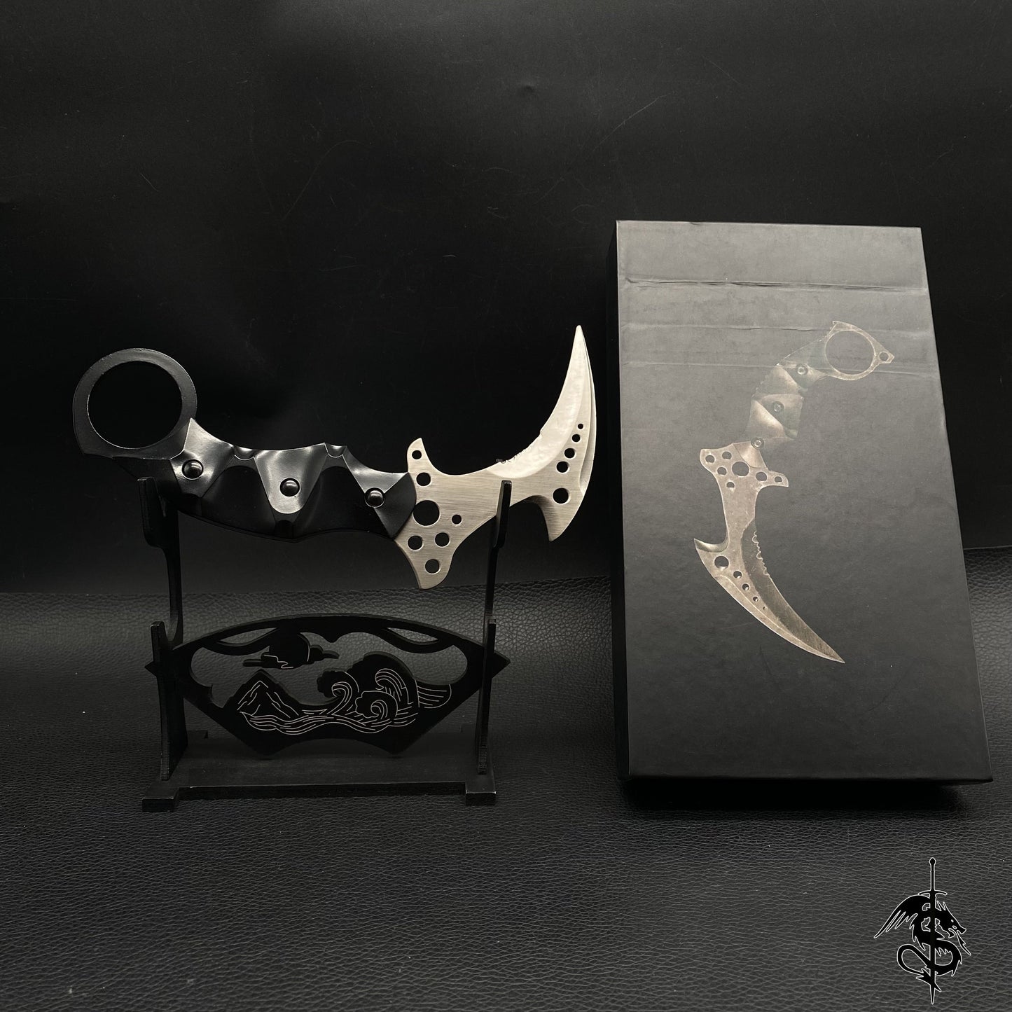 Life-Size Re8 Chris Karambit Metal Replica USA Stock