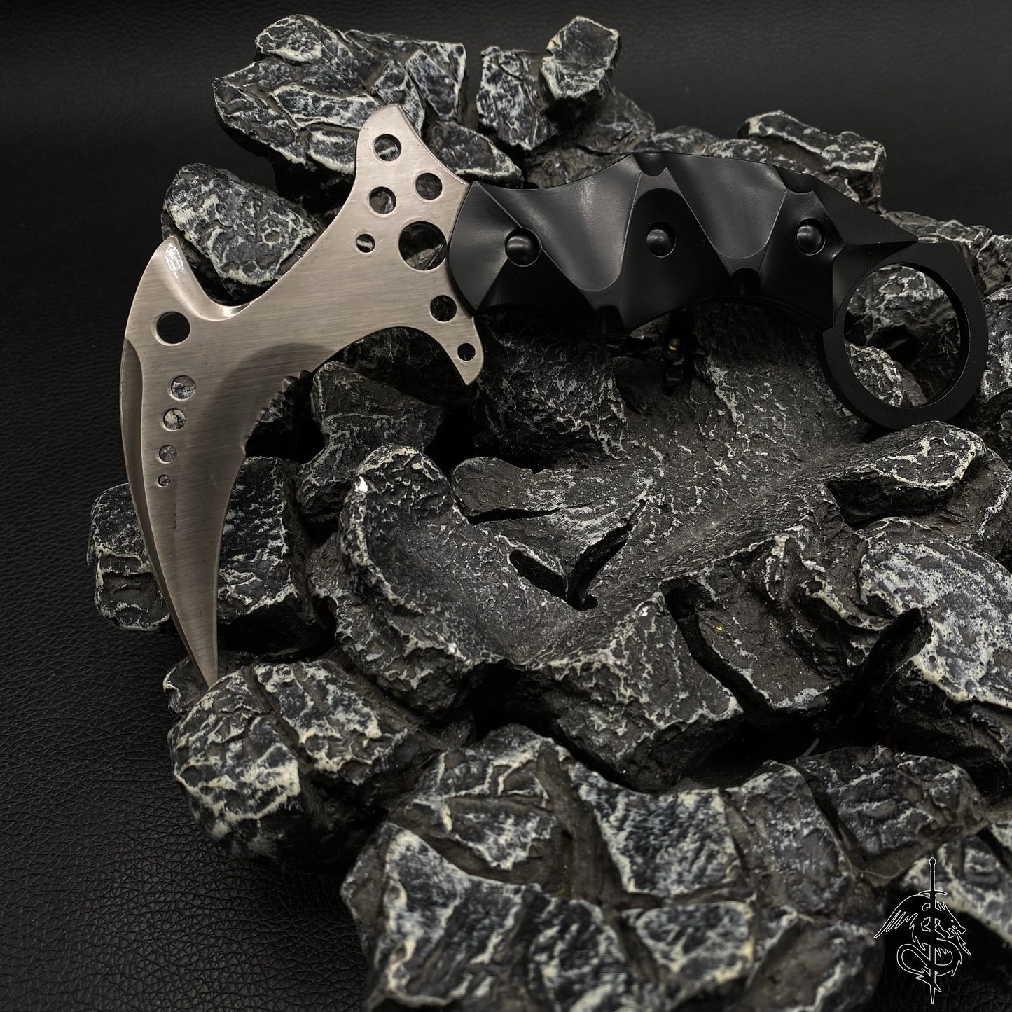 Life-Size Re8 Chris Karambit Metal Replica USA Stock