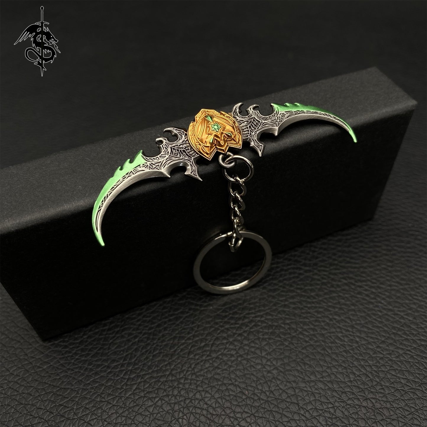 WOW Illidans Glaives Demon Hunter Sword Keychain Pendant