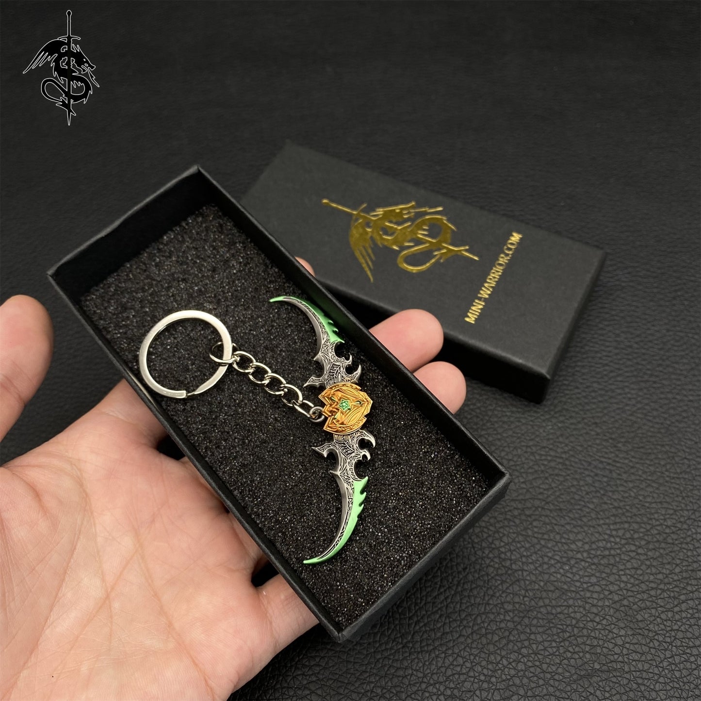 WOW Illidans Glaives Demon Hunter Sword Keychain Pendant
