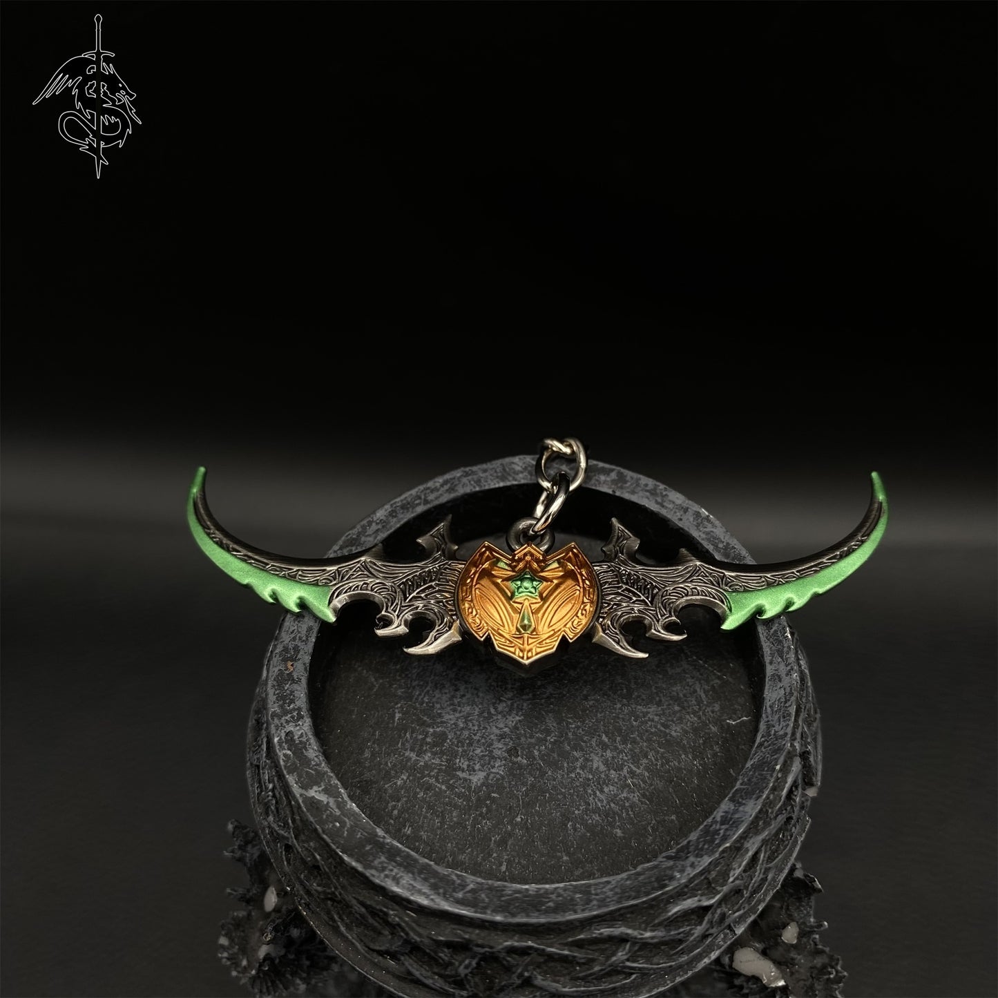 WOW Illidans Glaives Demon Hunter Sword Keychain Pendant