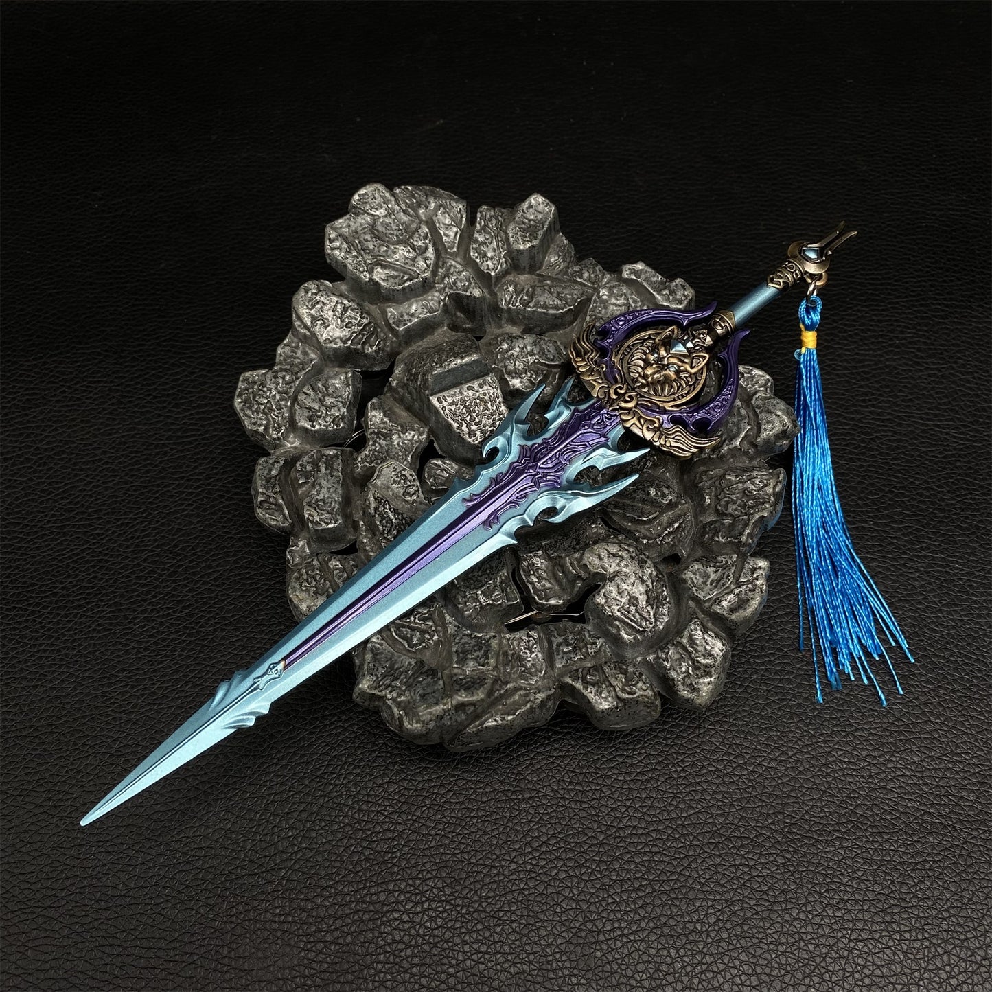 Frostwolf Fangs Metal Replica