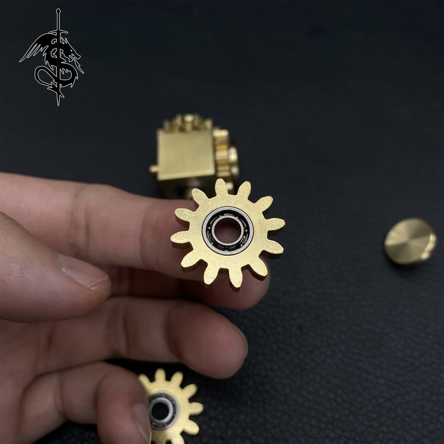 Brass Rotating Gear Rubik's Cube Fingertip Spinner