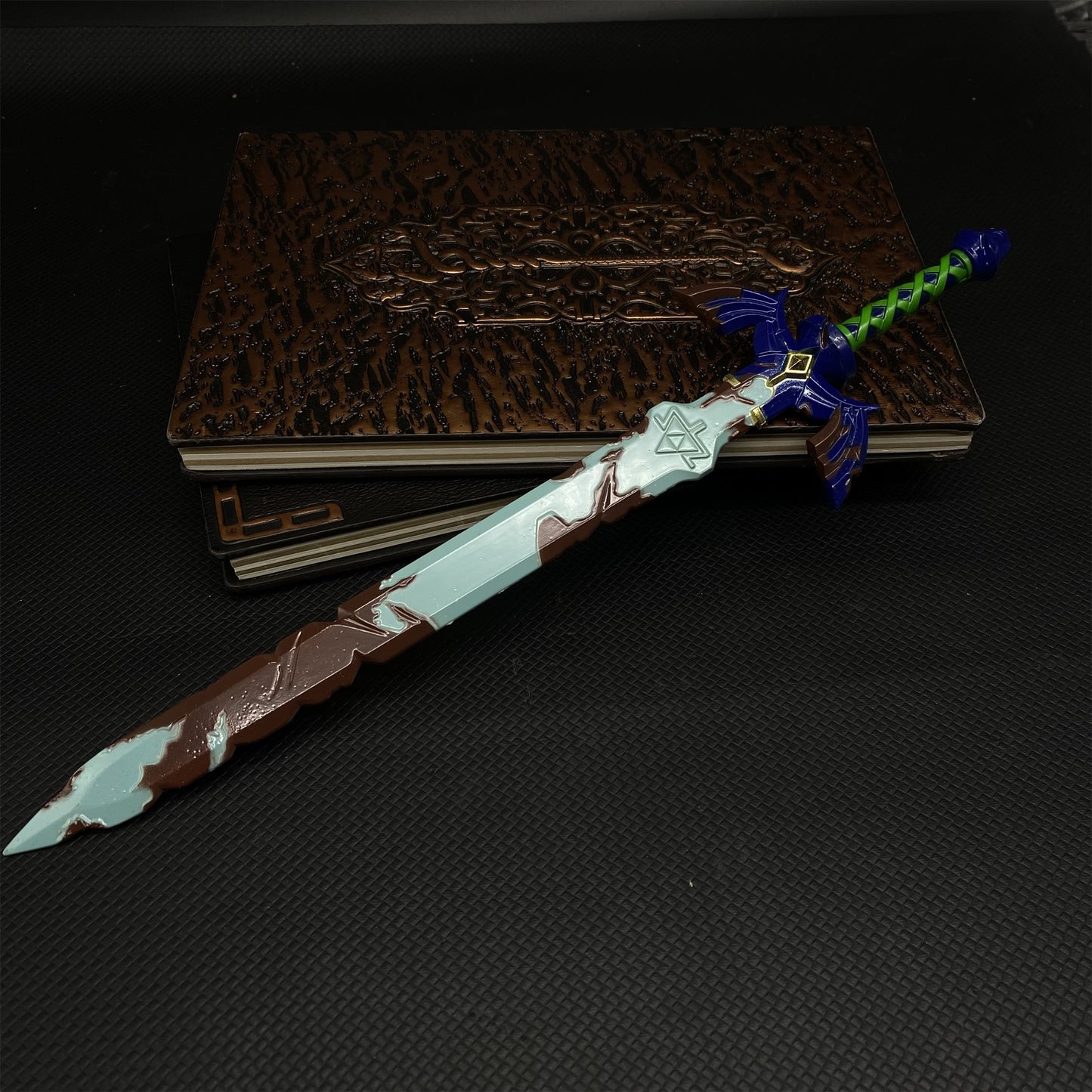 Mini Gnarly Sword Alloy 11''Link Master Sword With Metal Stand