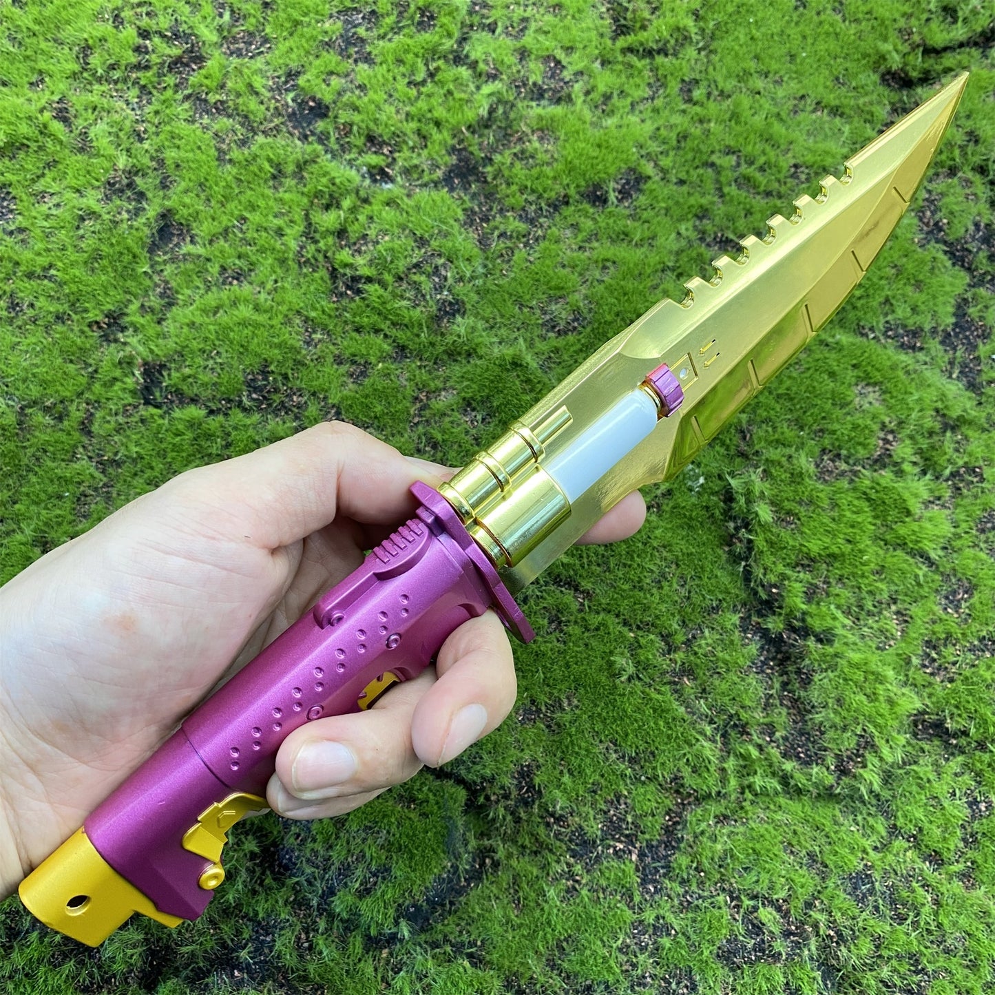 IRL Cyberpunk Headhunter Metal Replica