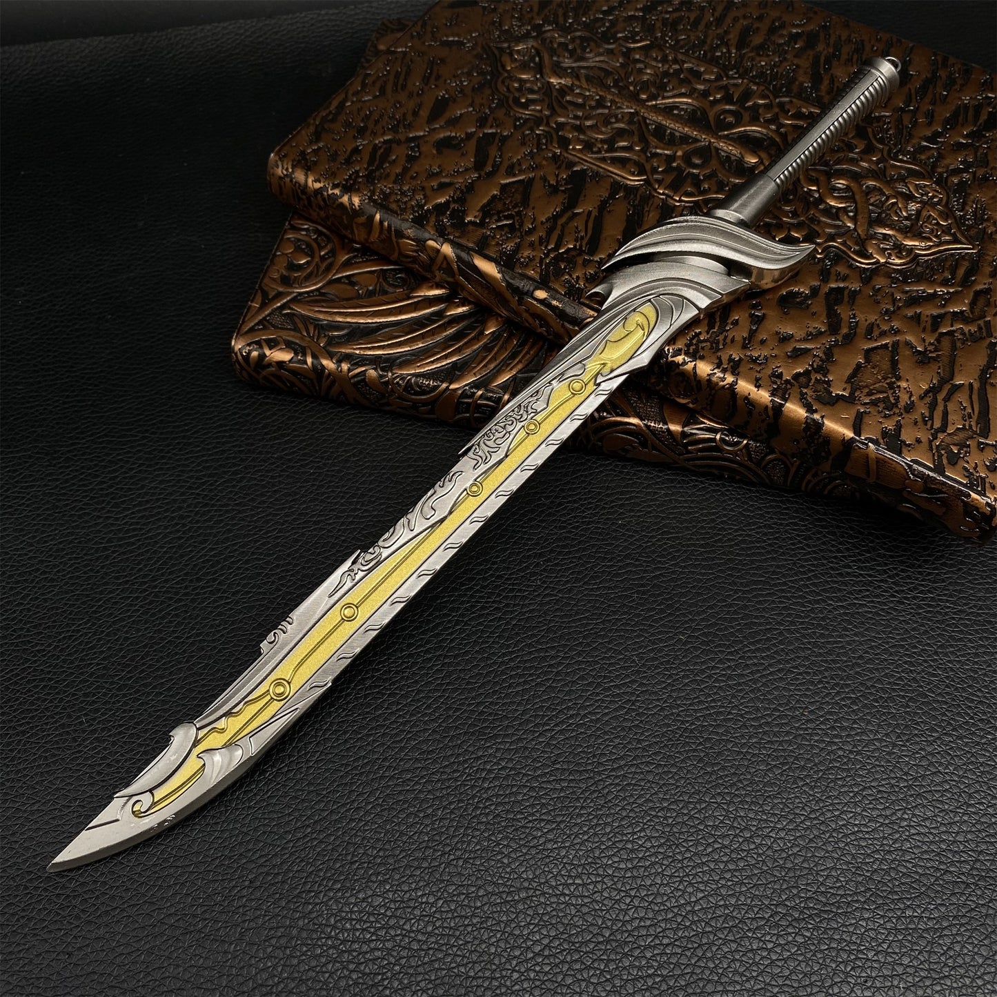 Metal Dark Pattern Startling Hung Knife Replica Display Collection