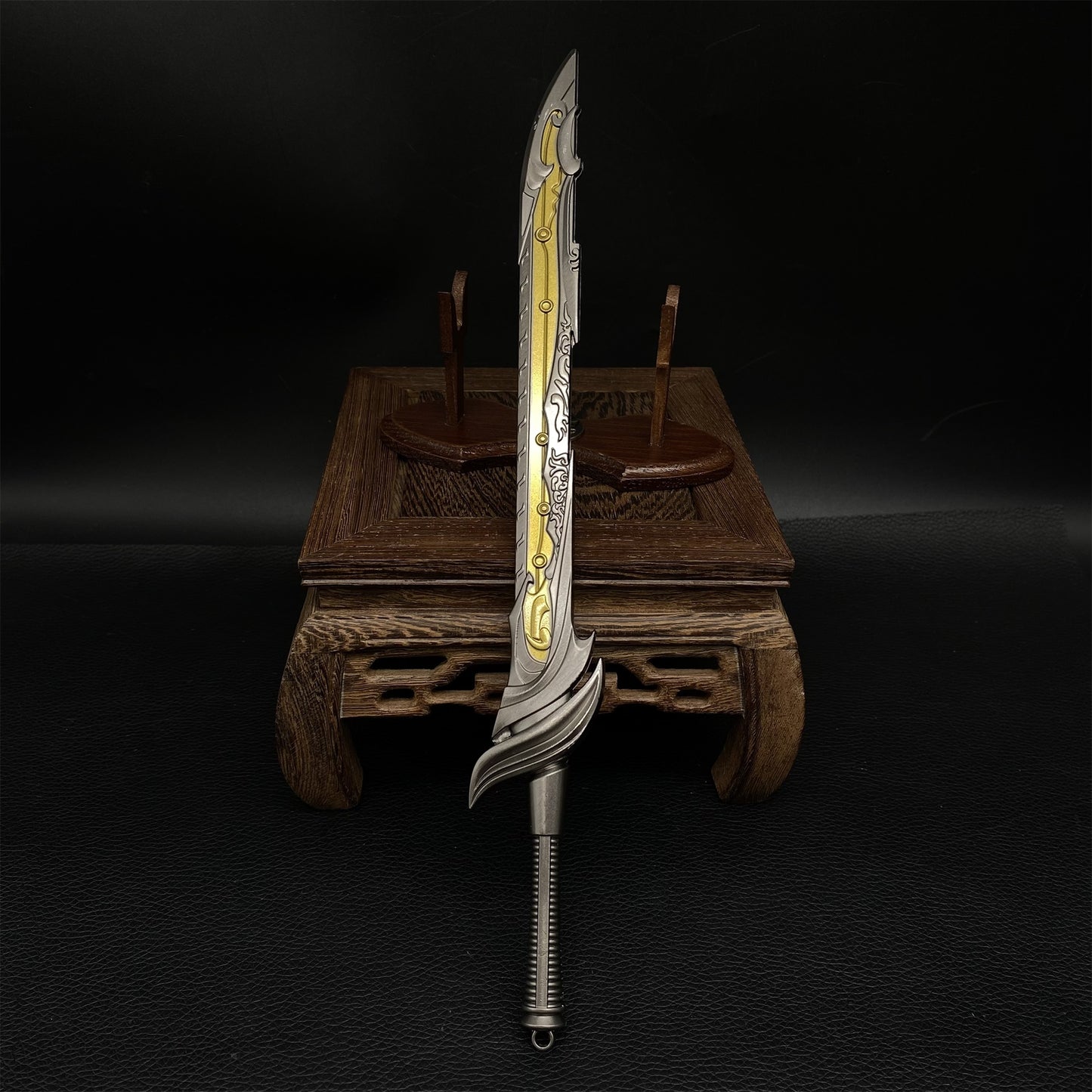 Metal Dark Pattern Startling Hung Knife Replica Display Collection