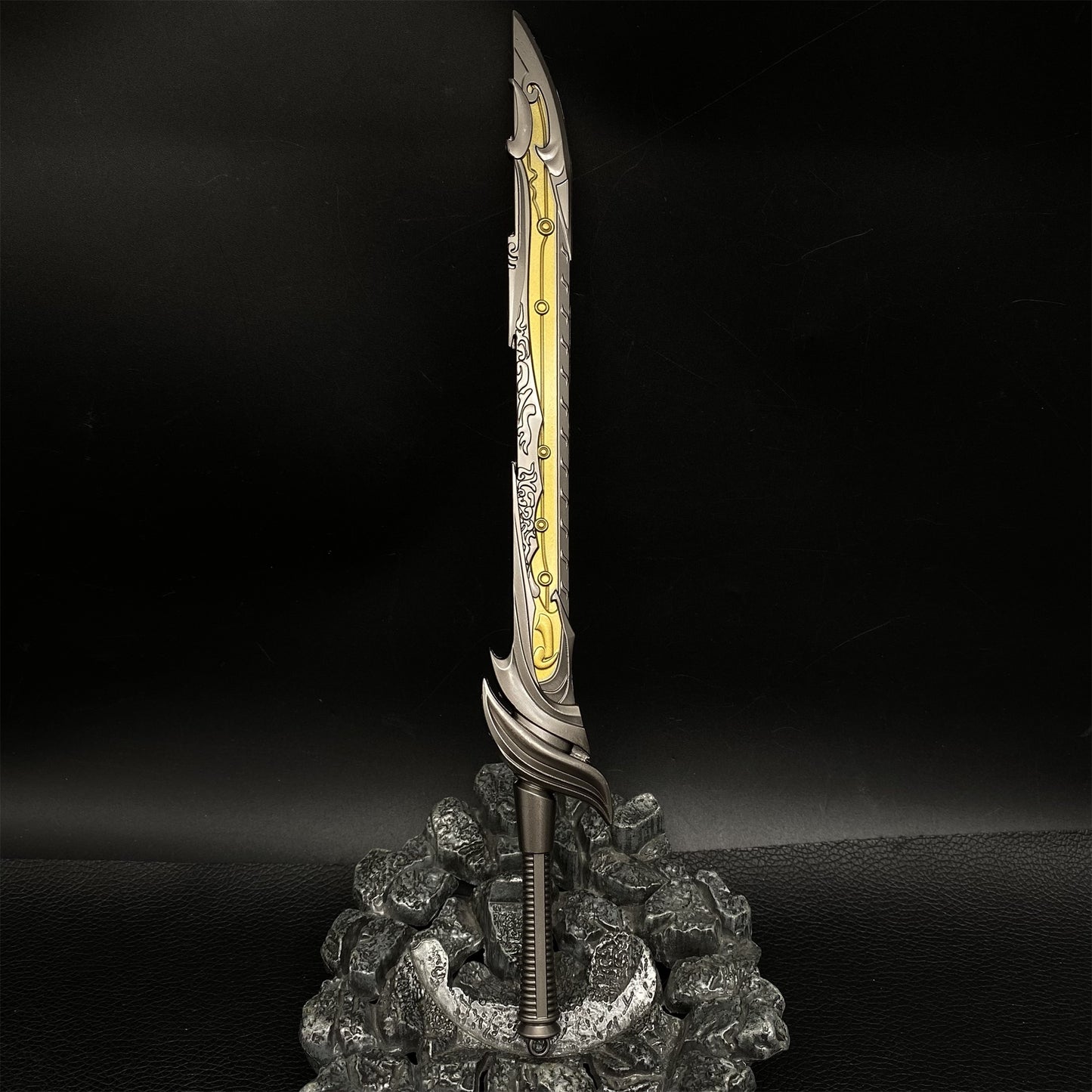 Metal Dark Pattern Startling Hung Knife Replica Display Collection