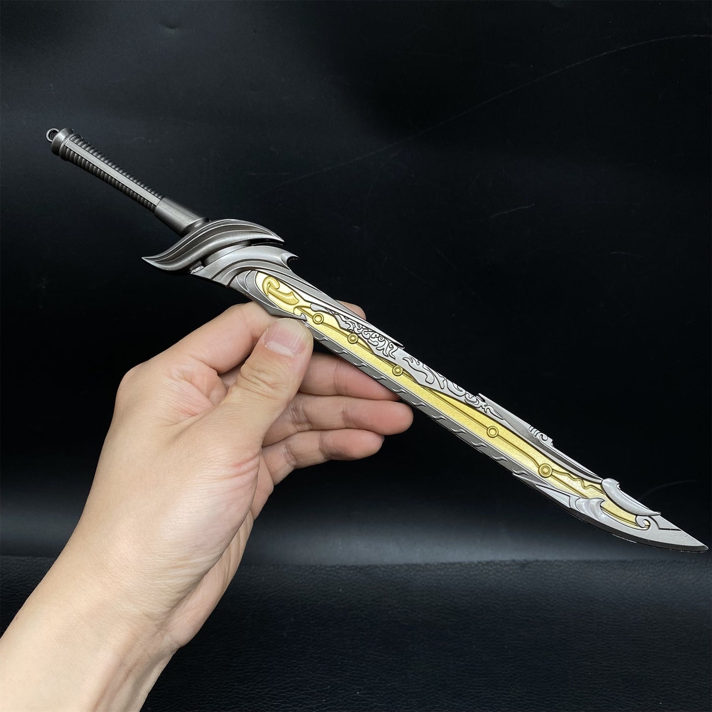 Metal Dark Pattern Startling Hung Knife Replica Display Collection