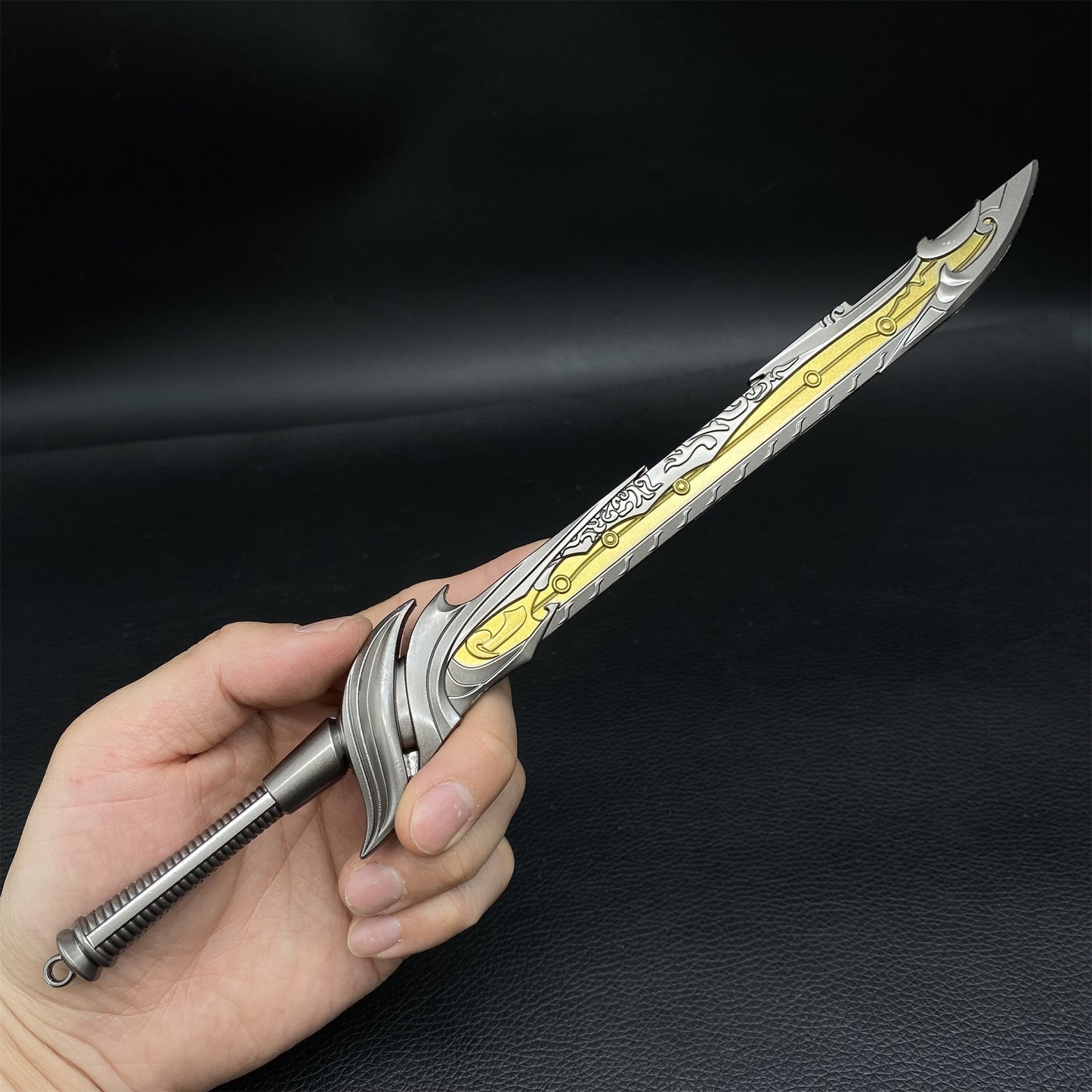 Metal Dark Pattern Startling Hung Knife Replica Display Collection