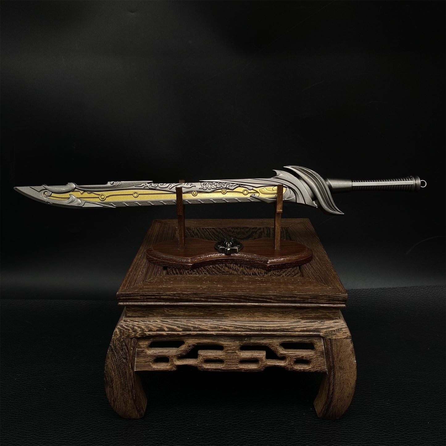 Metal Dark Pattern Startling Hung Knife Replica Display Collection
