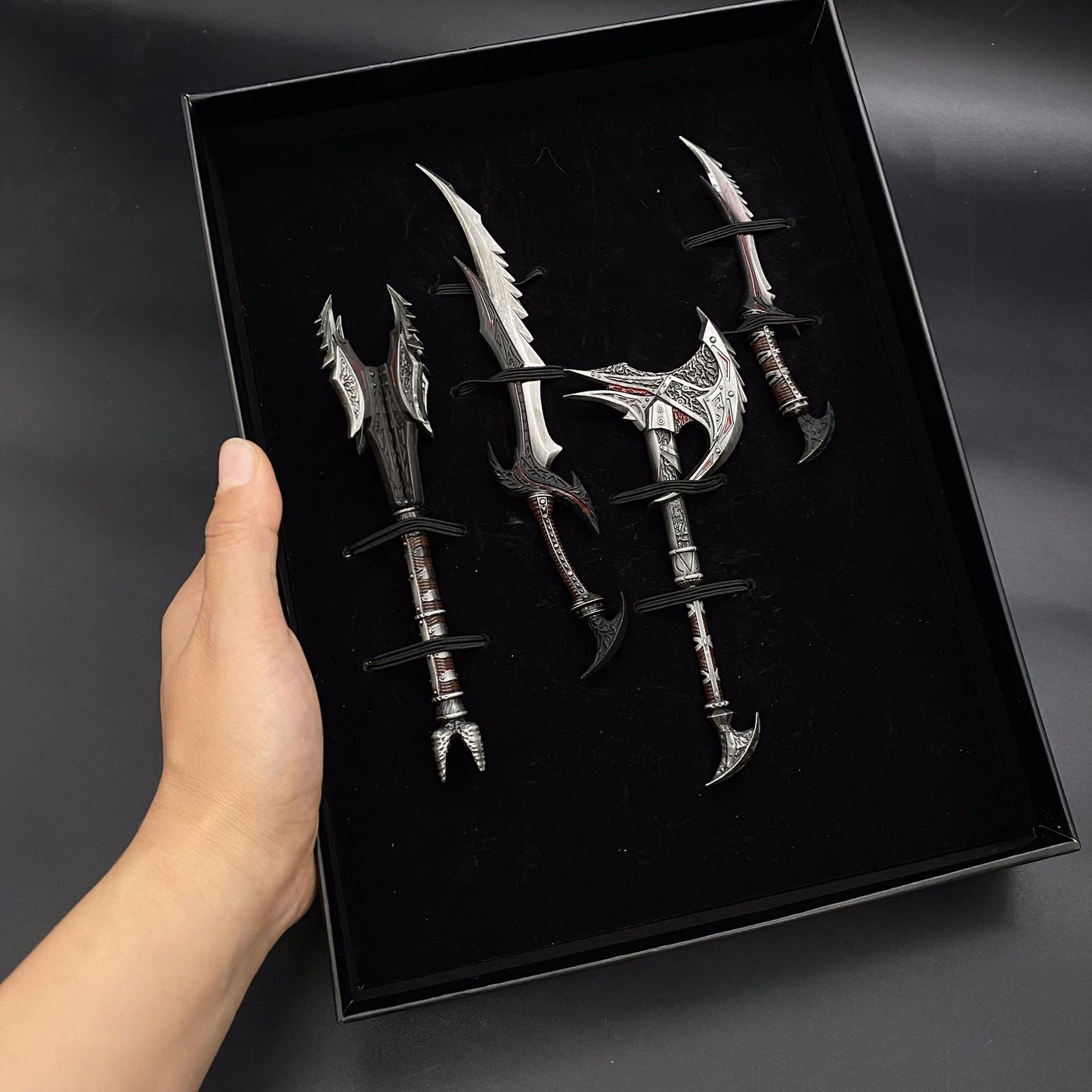 Skyrim Daedric Weapons 4 In 1 Pack With Wooden Stand