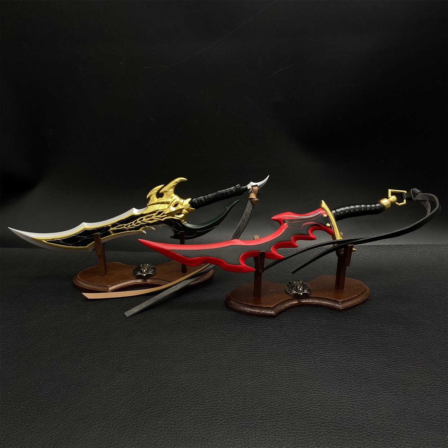 Mini Kasaka's Venom Fang And Knight Killer Dagger Metal Replica