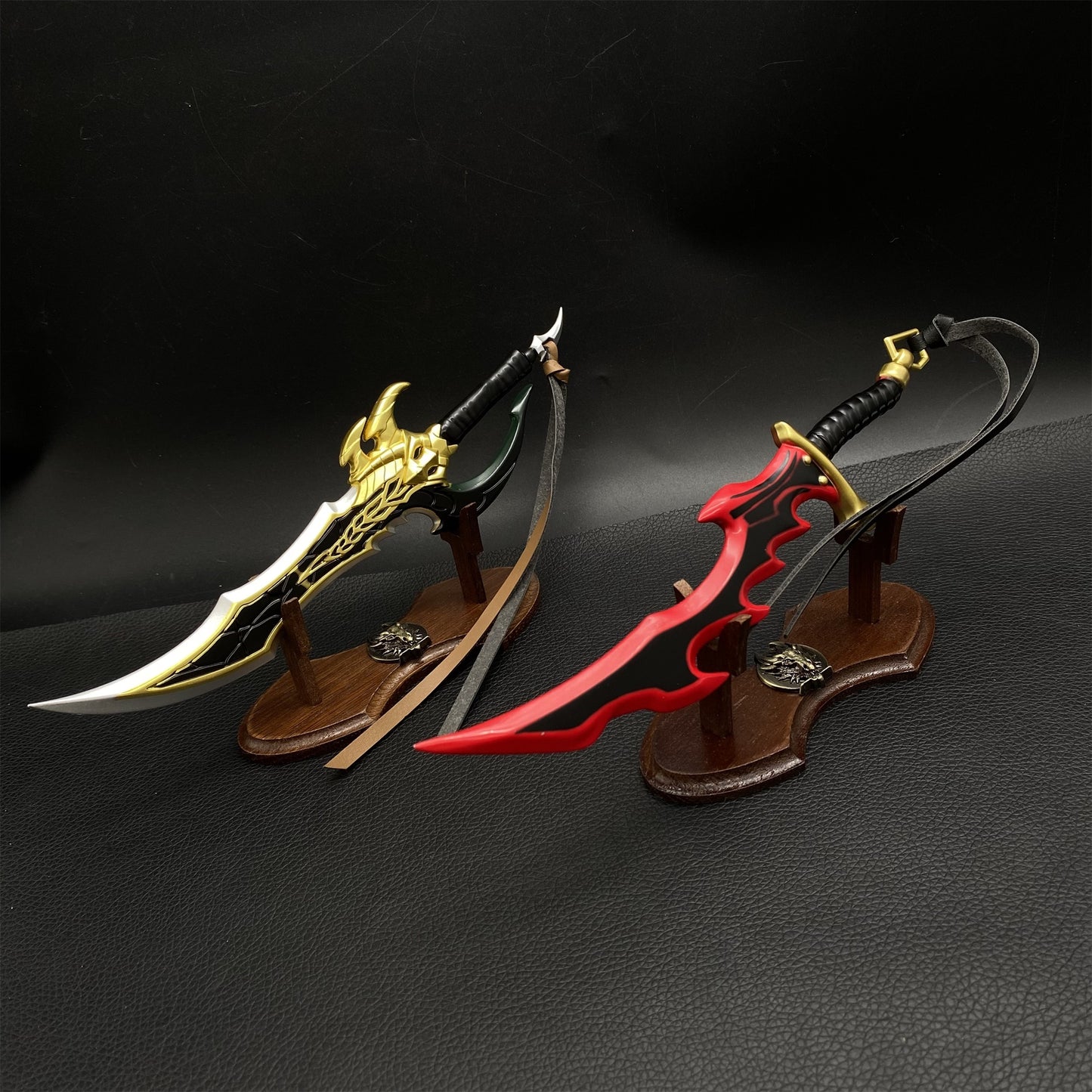 Mini Kasaka's Venom Fang And Knight Killer Dagger Metal Replica