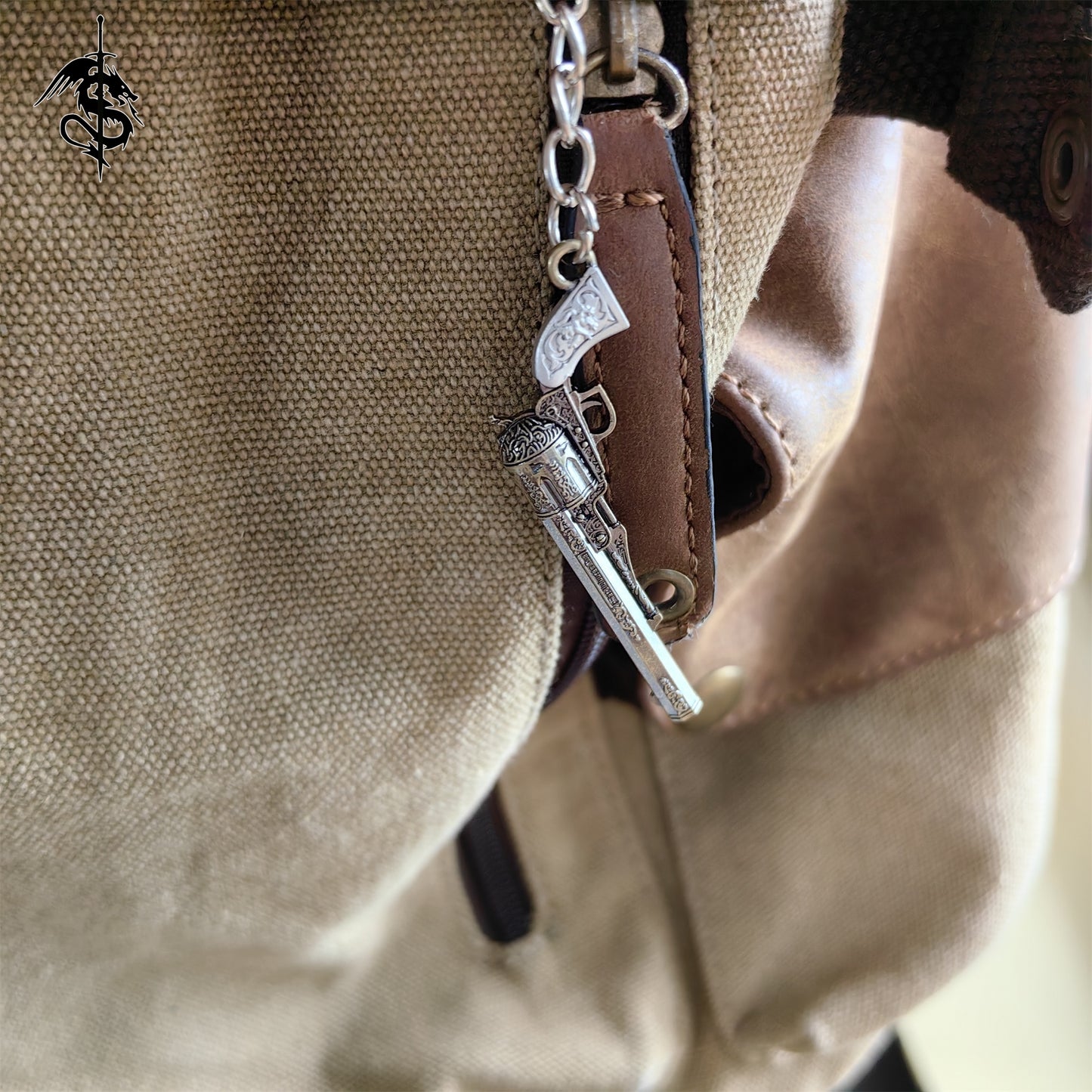 Metal M1851 Wolf Venom Revolver Tiny Keychain