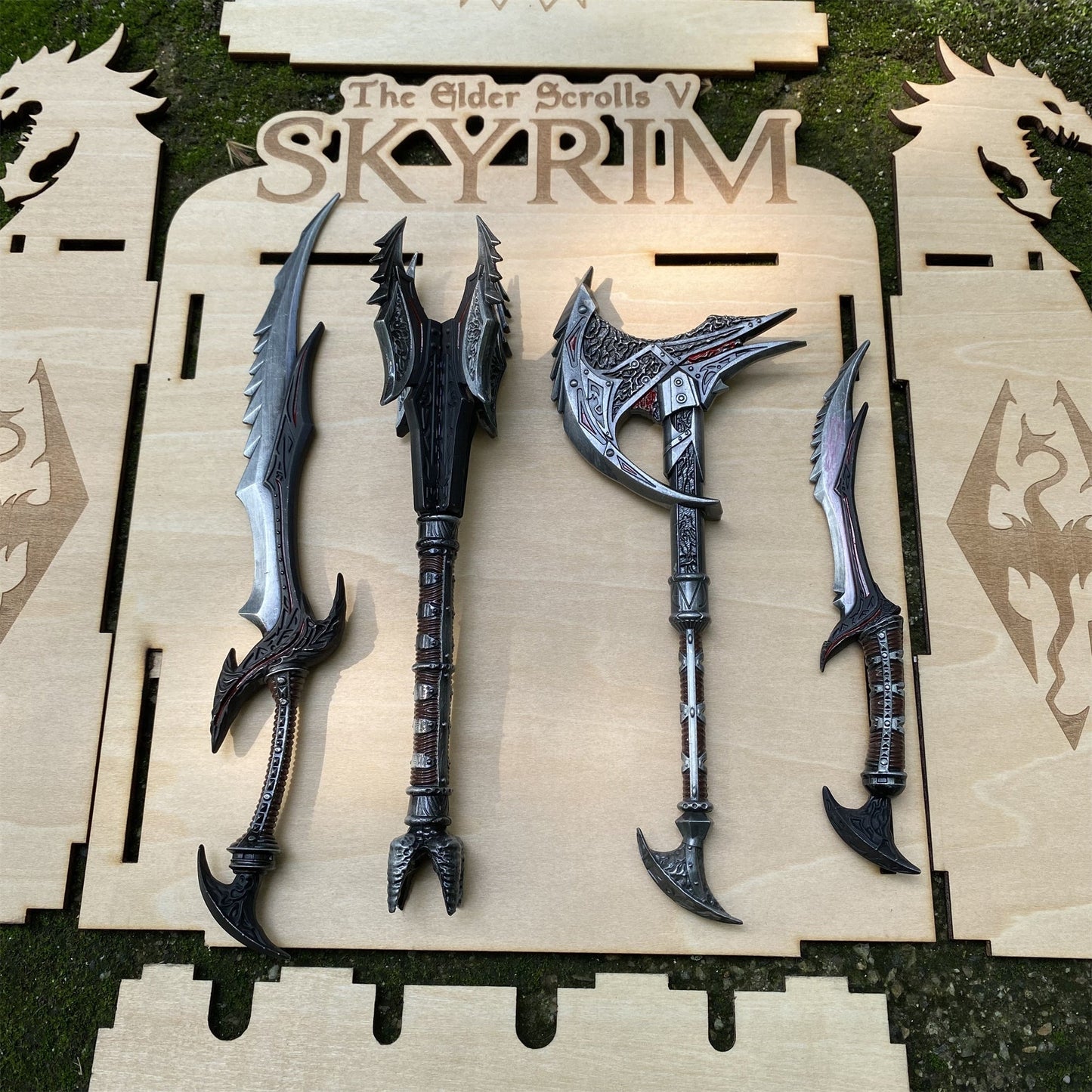 Skyrim Daedric Weapons 4 PCS With 3D Wooden Stand
