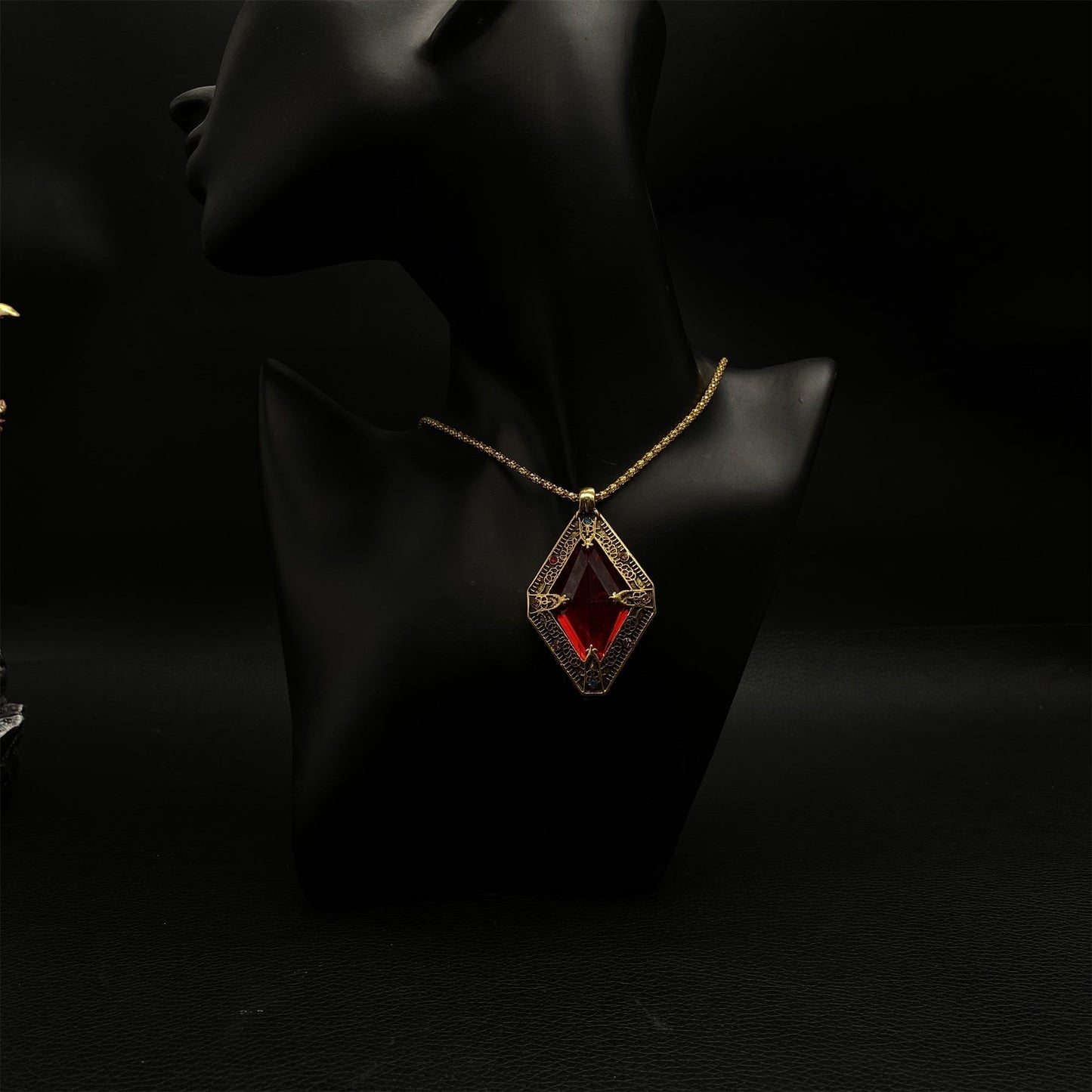 The Amulet of King's Necklace Alloy Replica