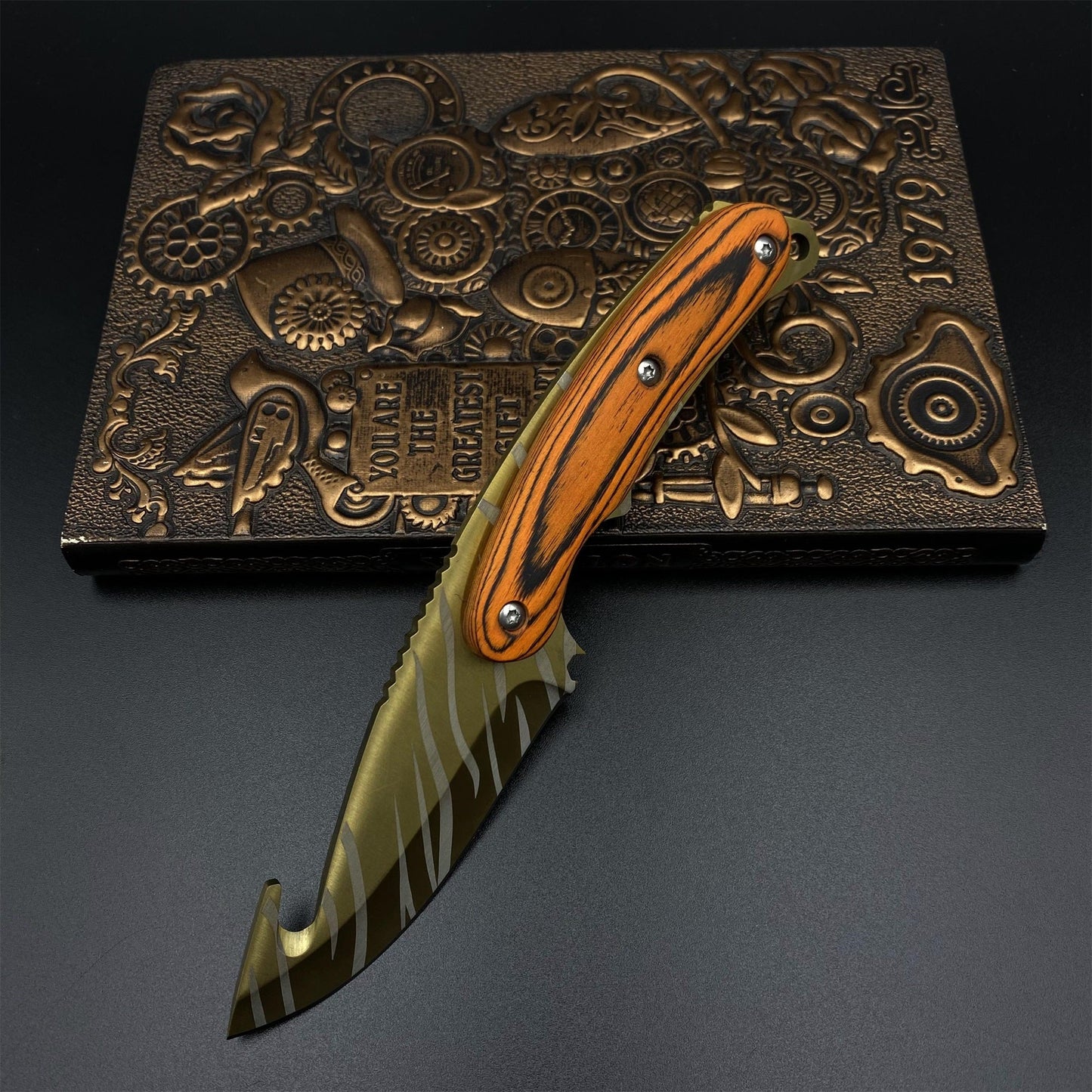 420 Steel CS2 Tiger Tooth Knife Collectible Model Outdoor Camping Knife