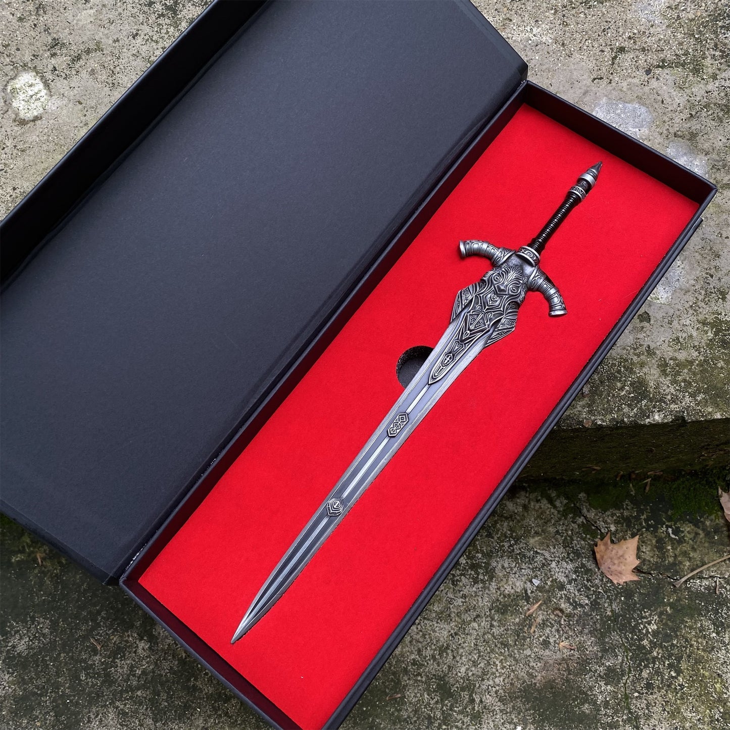 Wolf Knight's Greatsword 1/3 Scale Metal Replica