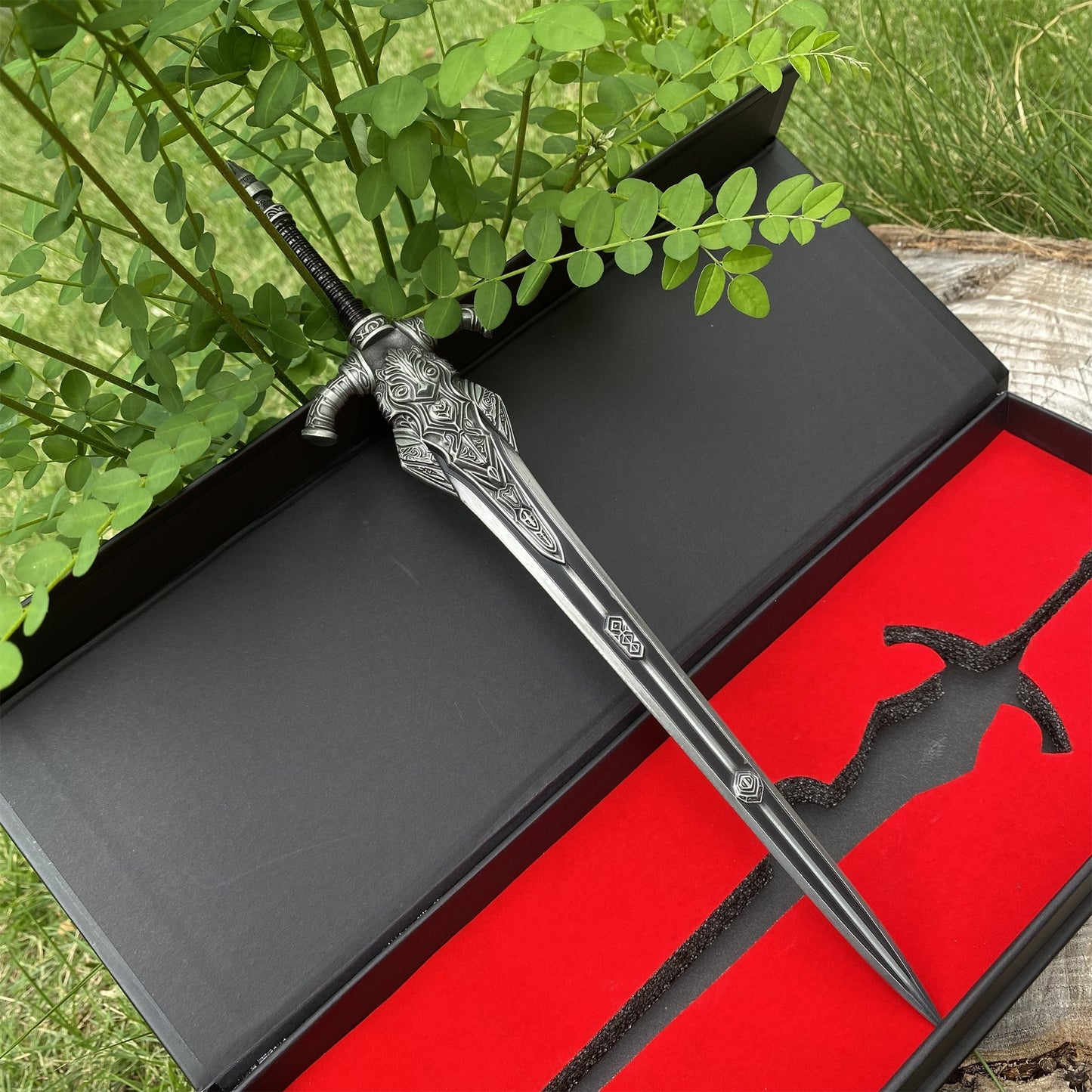 Wolf Knight's Greatsword 1/3 Scale Metal Replica