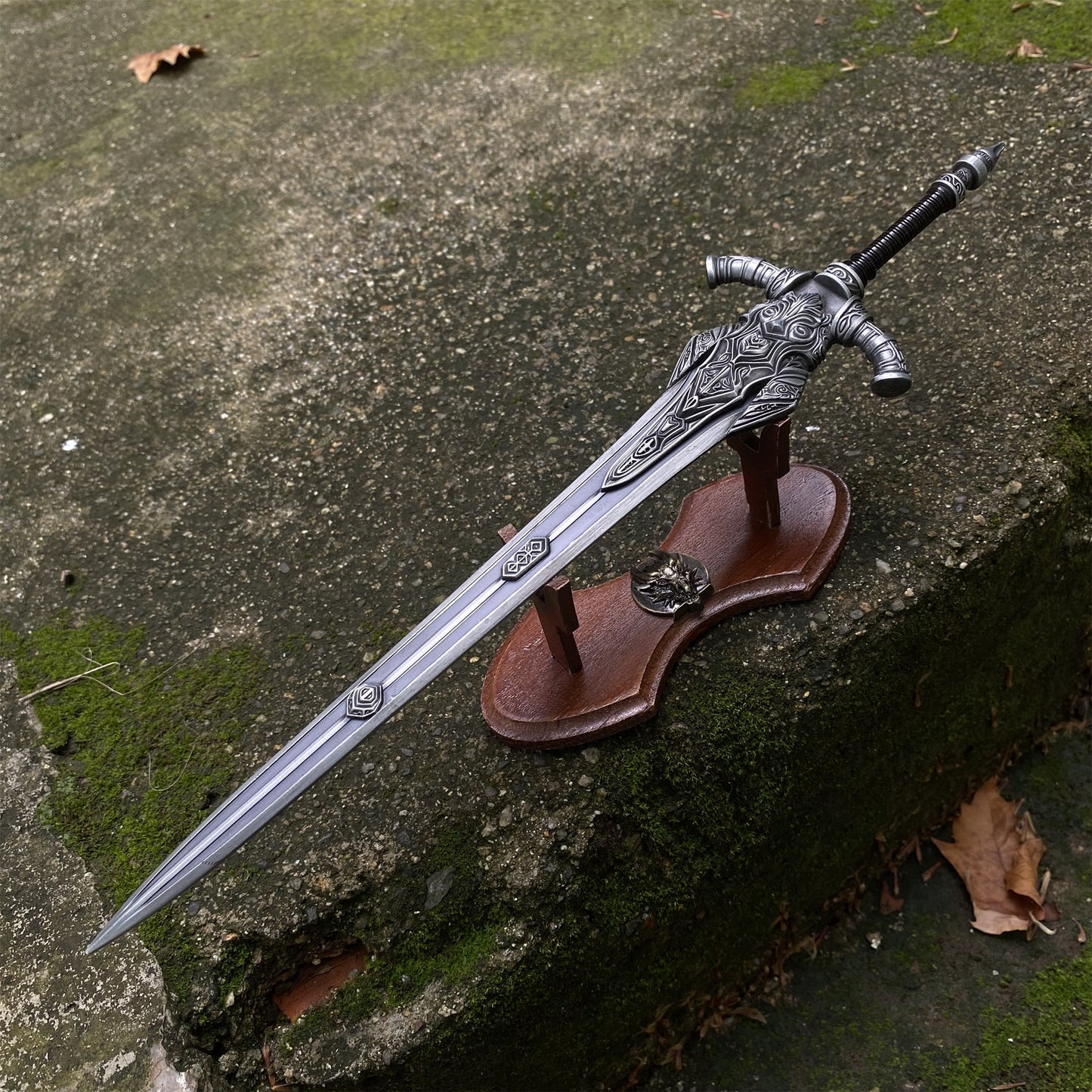 Wolf Knight's Greatsword 1/3 Scale Metal Replica