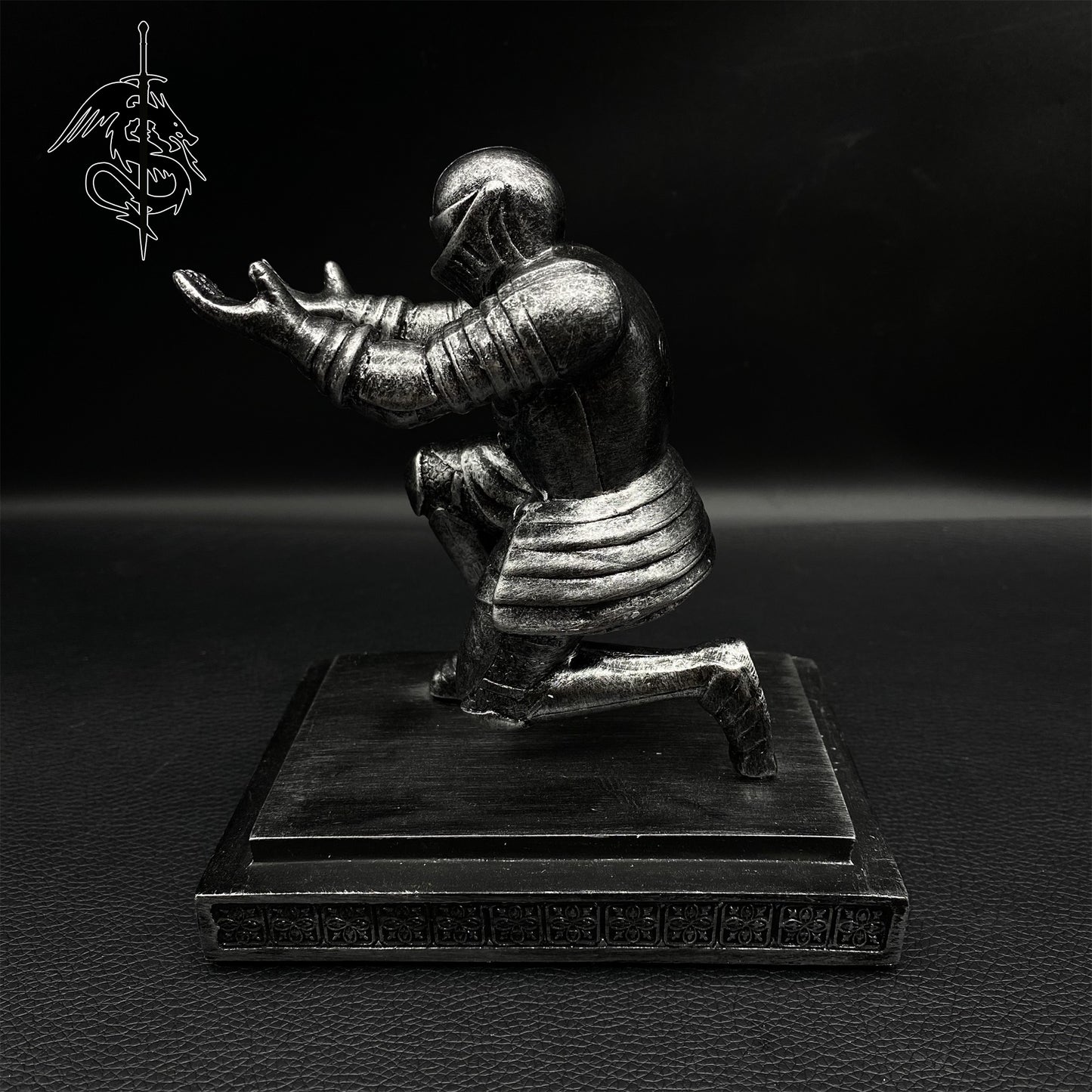 Middle Age Knight Display Stand Luxury Pen Display Holder