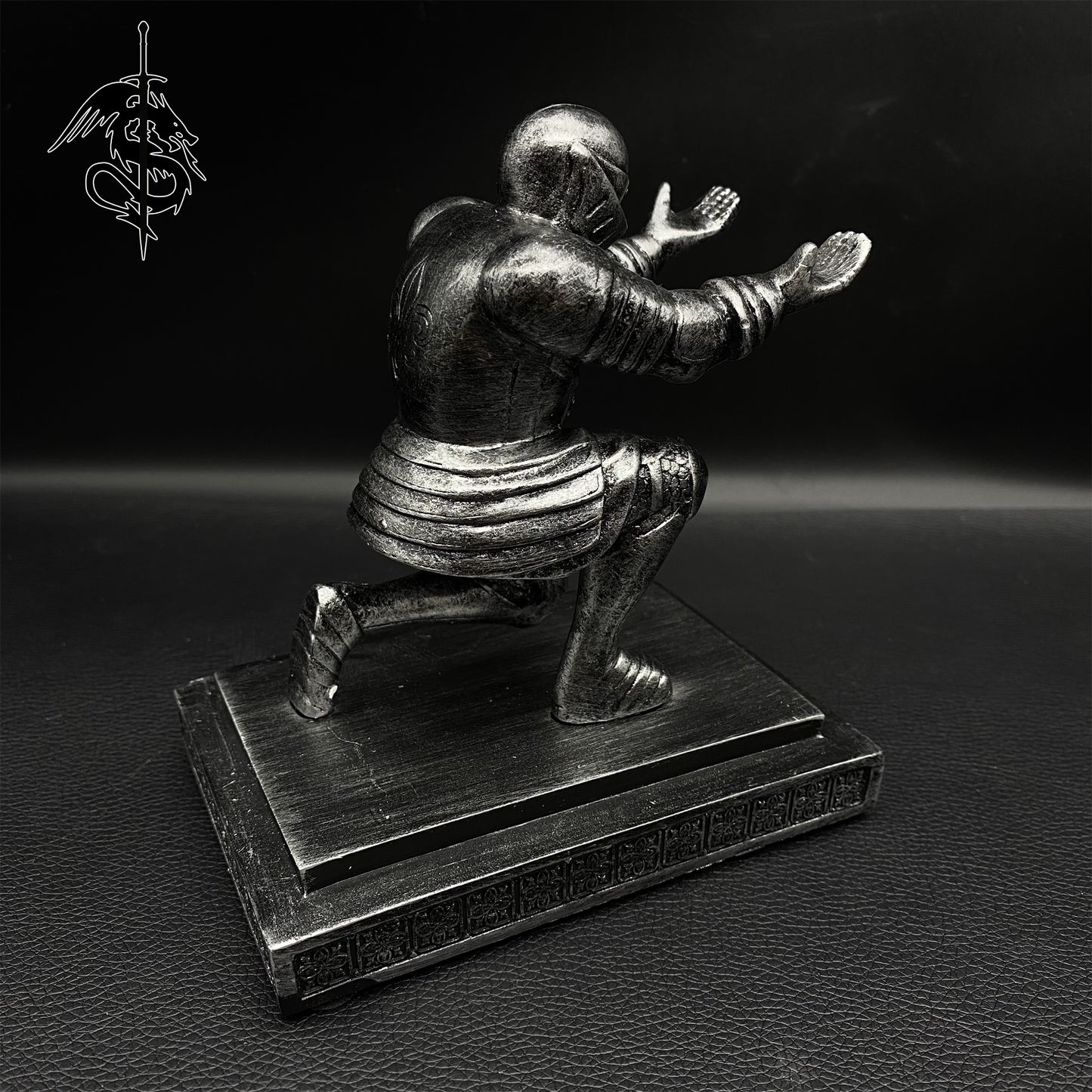 Middle Age Knight Display Stand Luxury Pen Display Holder