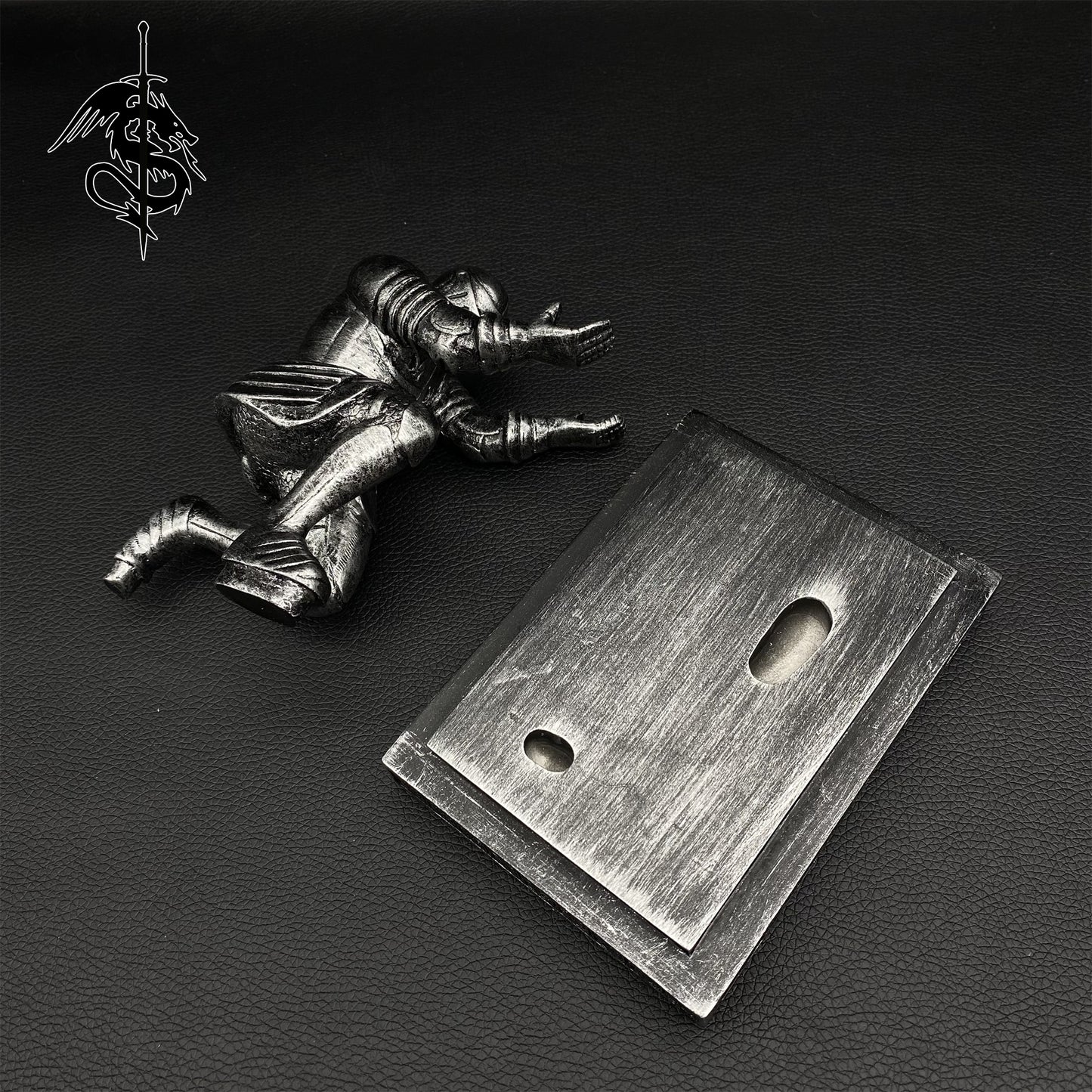 Middle Age Knight Display Stand Luxury Pen Display Holder