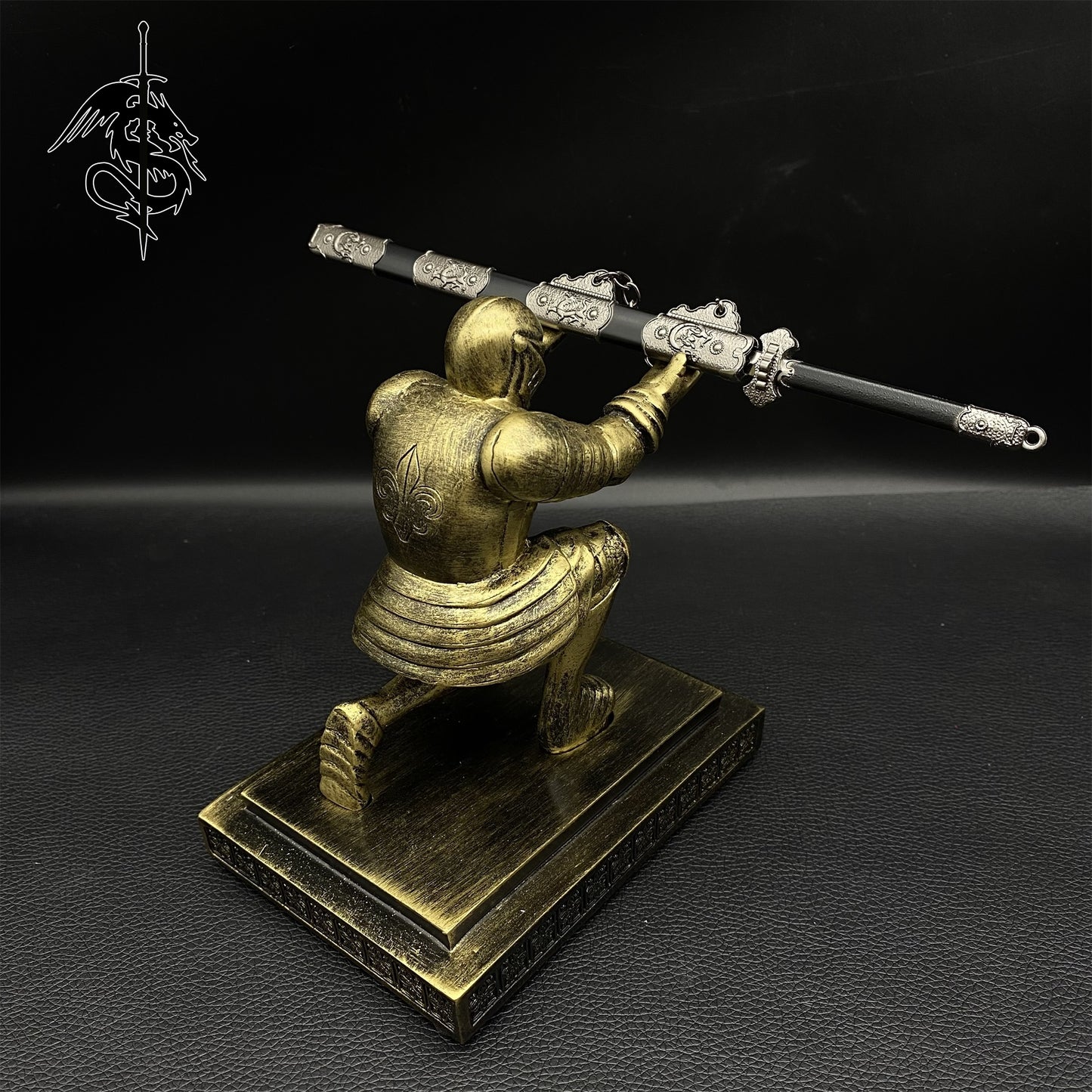Middle Age Knight Display Stand Luxury Pen Display Holder