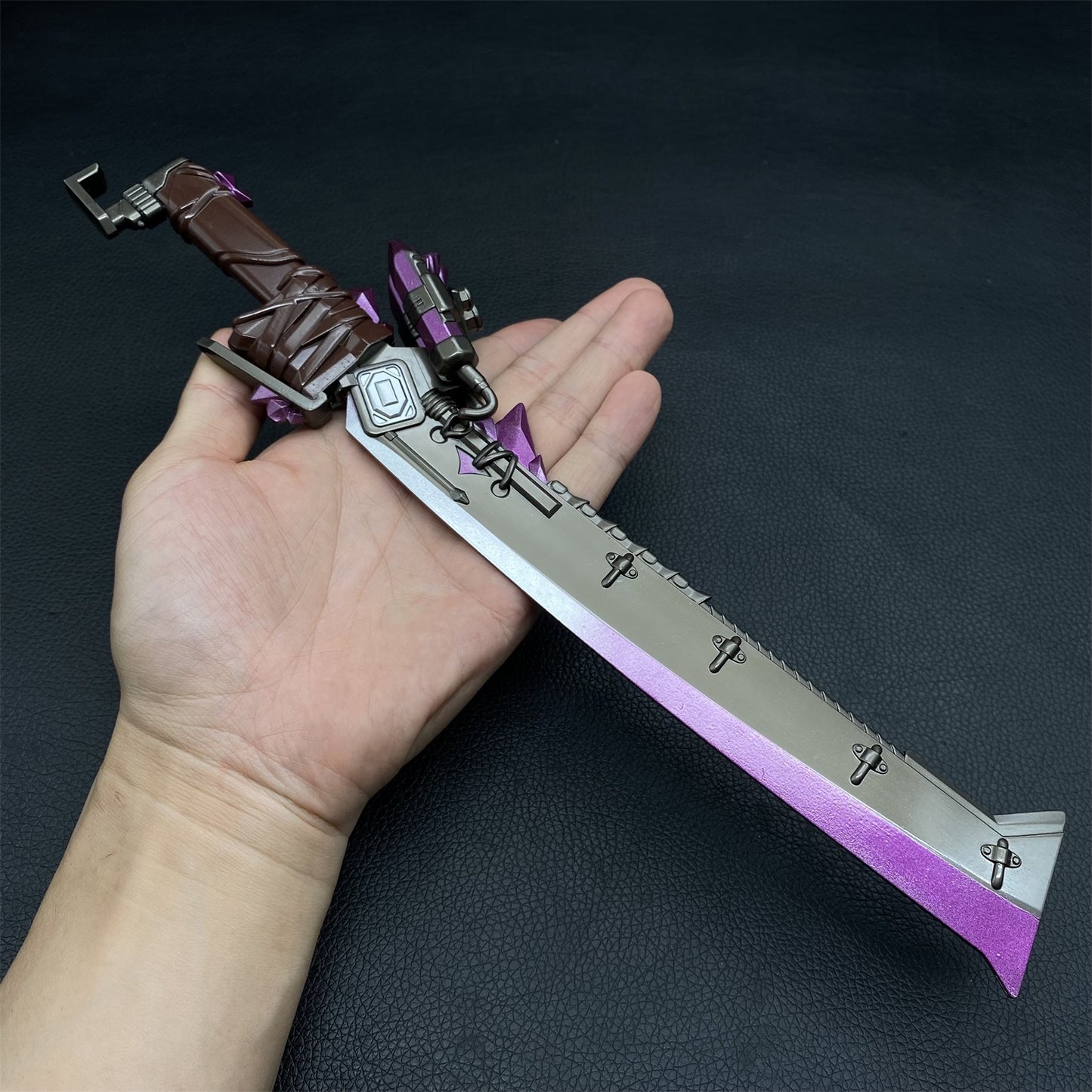 Exquisite Eastern Fantasy Broadsword Metal Crafts For Display