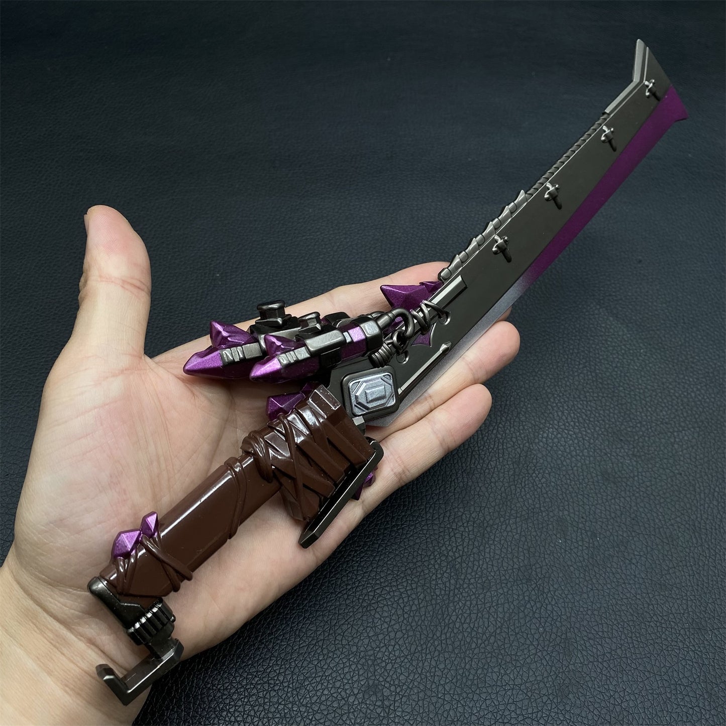 Exquisite Eastern Fantasy Broadsword Metal Crafts For Display
