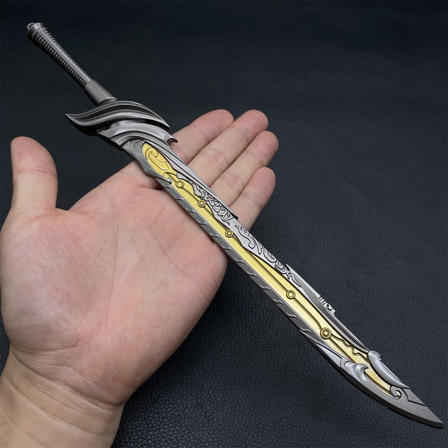 Exquisite Eastern Fantasy Broadsword Metal Crafts For Display