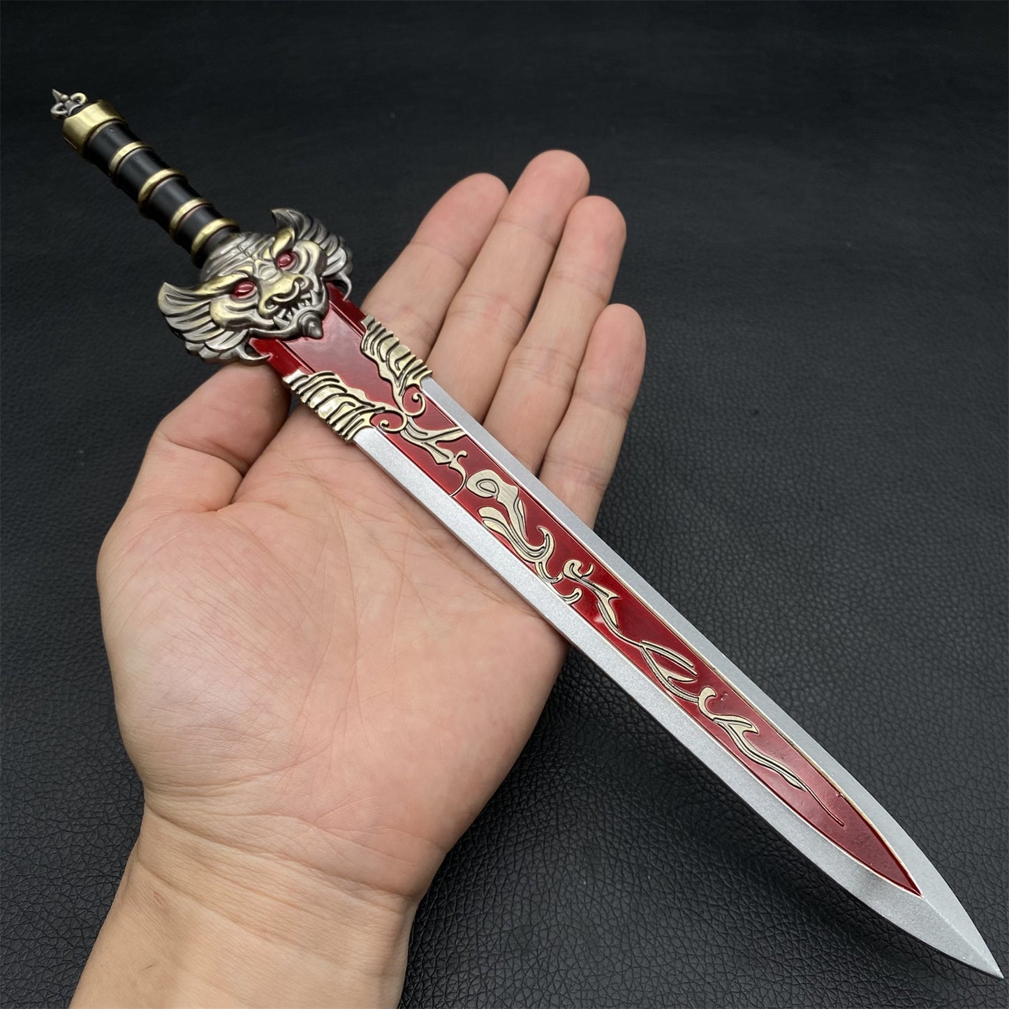 Exquisite Eastern Fantasy Broadsword Metal Crafts For Display