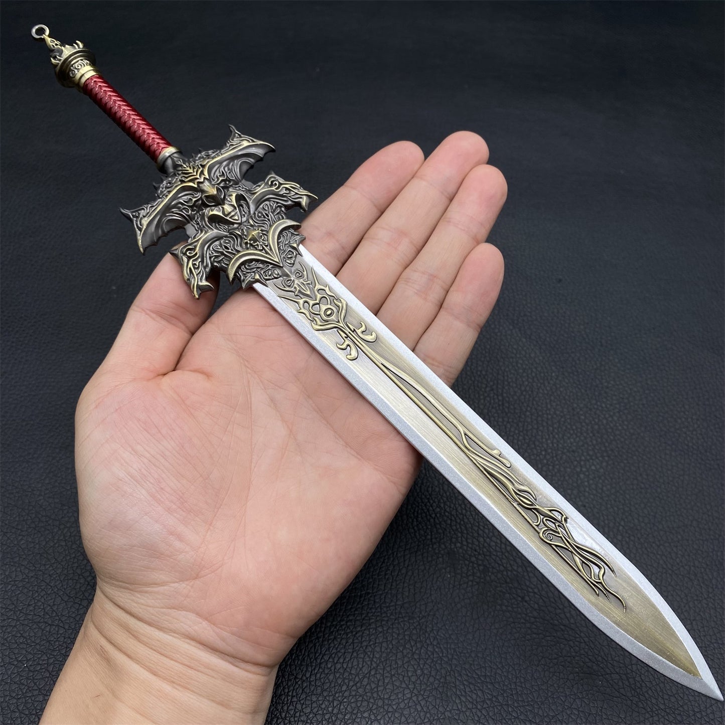 Exquisite Eastern Fantasy Broadsword Metal Crafts For Display
