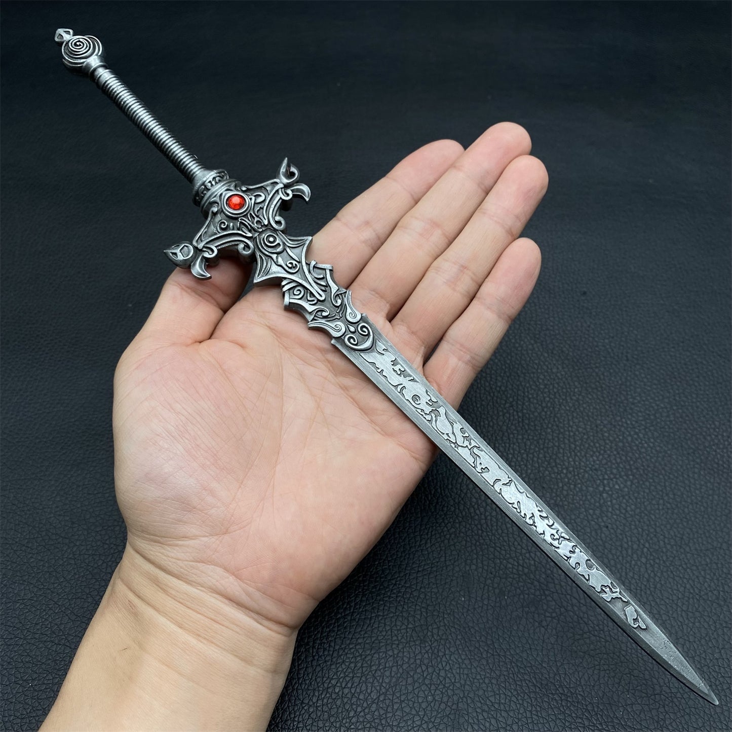 Exquisite Eastern Fantasy Broadsword Metal Crafts For Display