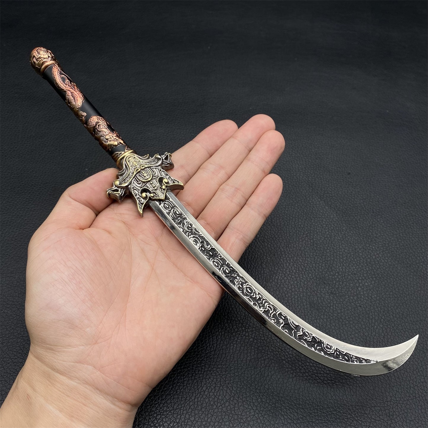 Exquisite Eastern Fantasy Broadsword Metal Crafts For Display