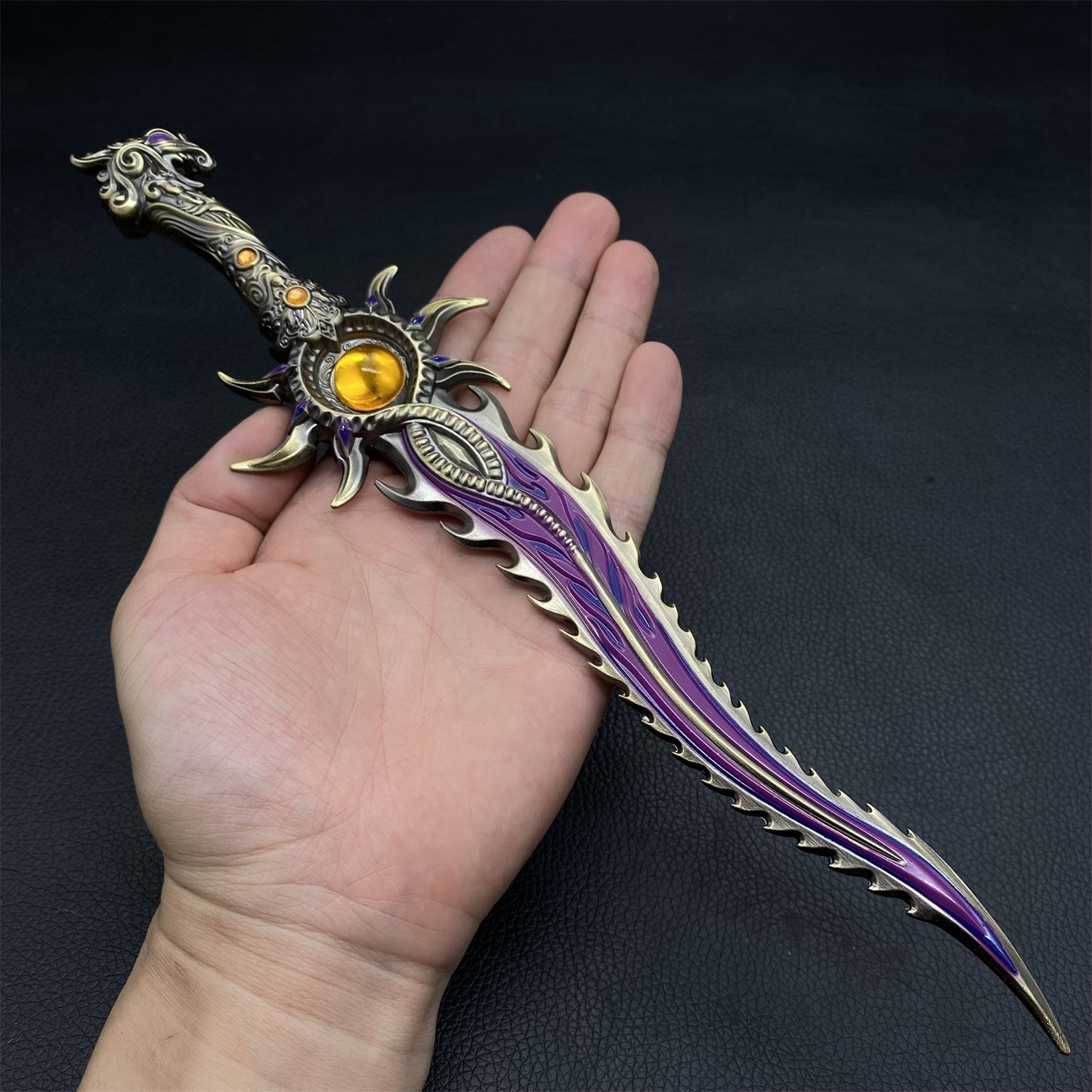 Exquisite Eastern Fantasy Broadsword Metal Crafts For Display