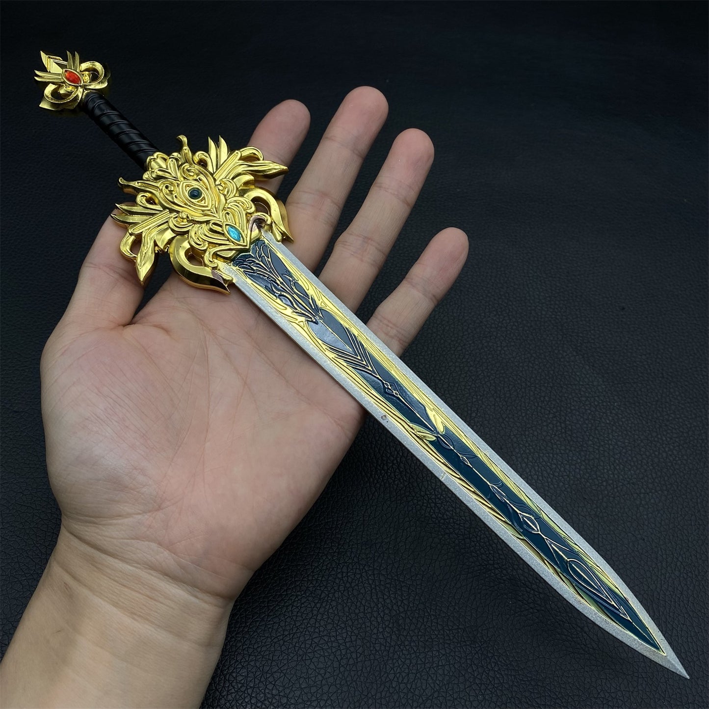 Exquisite Eastern Fantasy Broadsword Metal Crafts For Display