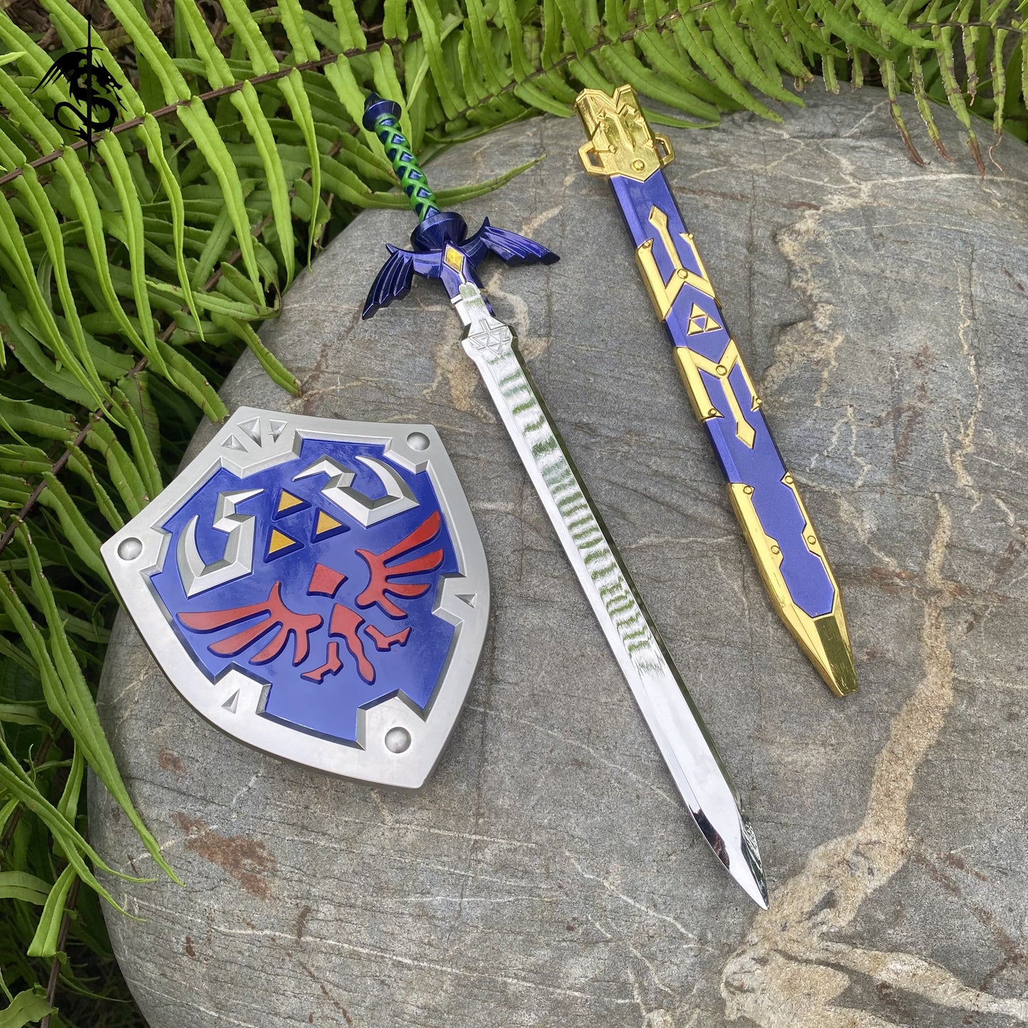 Hylian Shield Alloy 11''Link Master Sword Miniature 2 In 1 Pack