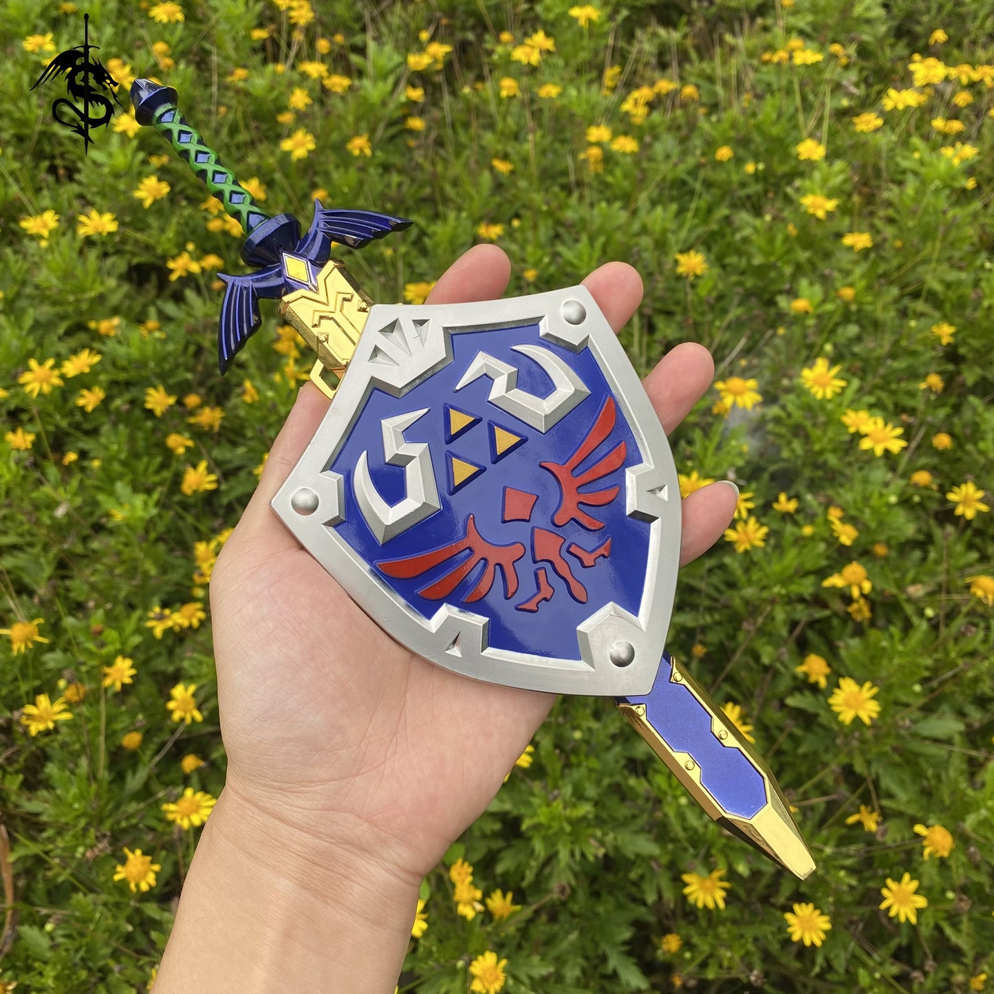 Hylian Shield Alloy 11''Link Master Sword Miniature 2 In 1 Pack