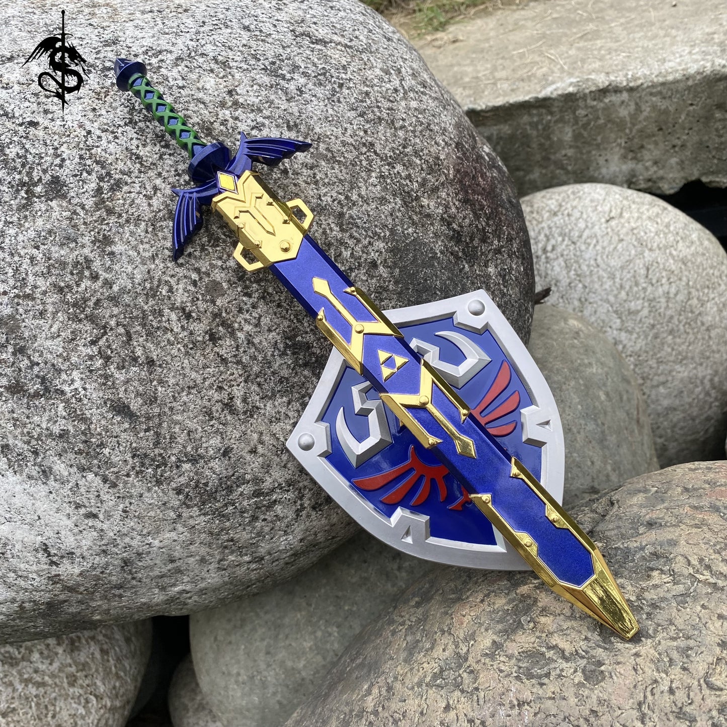 Hylian Shield Alloy 11''Link Master Sword Miniature 2 In 1 Pack