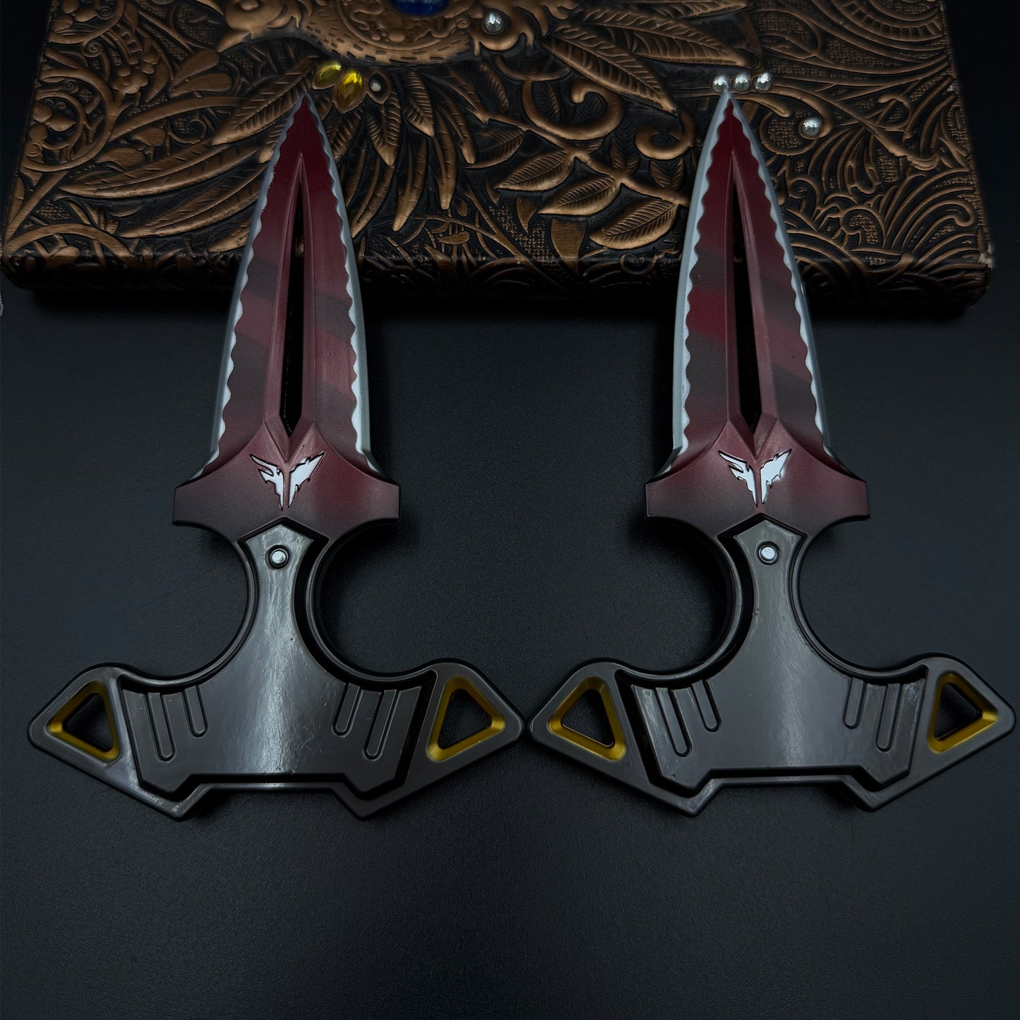 1:1 Scale Replica of Rogue Dagger Knife, Skin Replica Cosplay Prop Set Unsharpened Game Prop Collectible