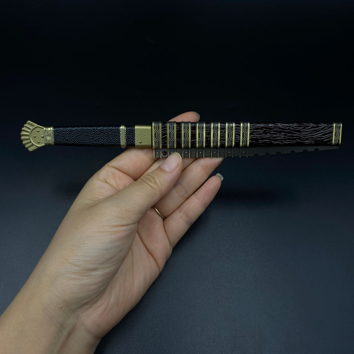 Fish Mouth Sword Alloy Replica Ancient Chinese Cold Weapon Collectible Display Prop