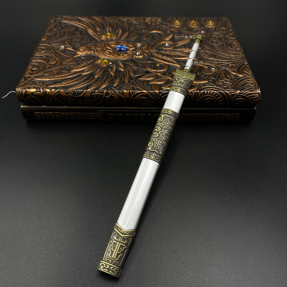 Yan Jin Que Sword Cang Yu Anime Weapon Replica, Alloy Mini Sword Collectible Ornament
