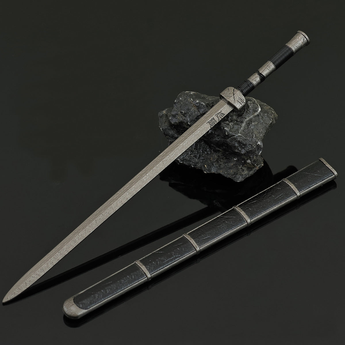 Yanling Sword Alloy Replica Ancient Chinese Wuxia Sword Replica with Scabbard Non-sharp Desktop Collectible Ornament Gift
